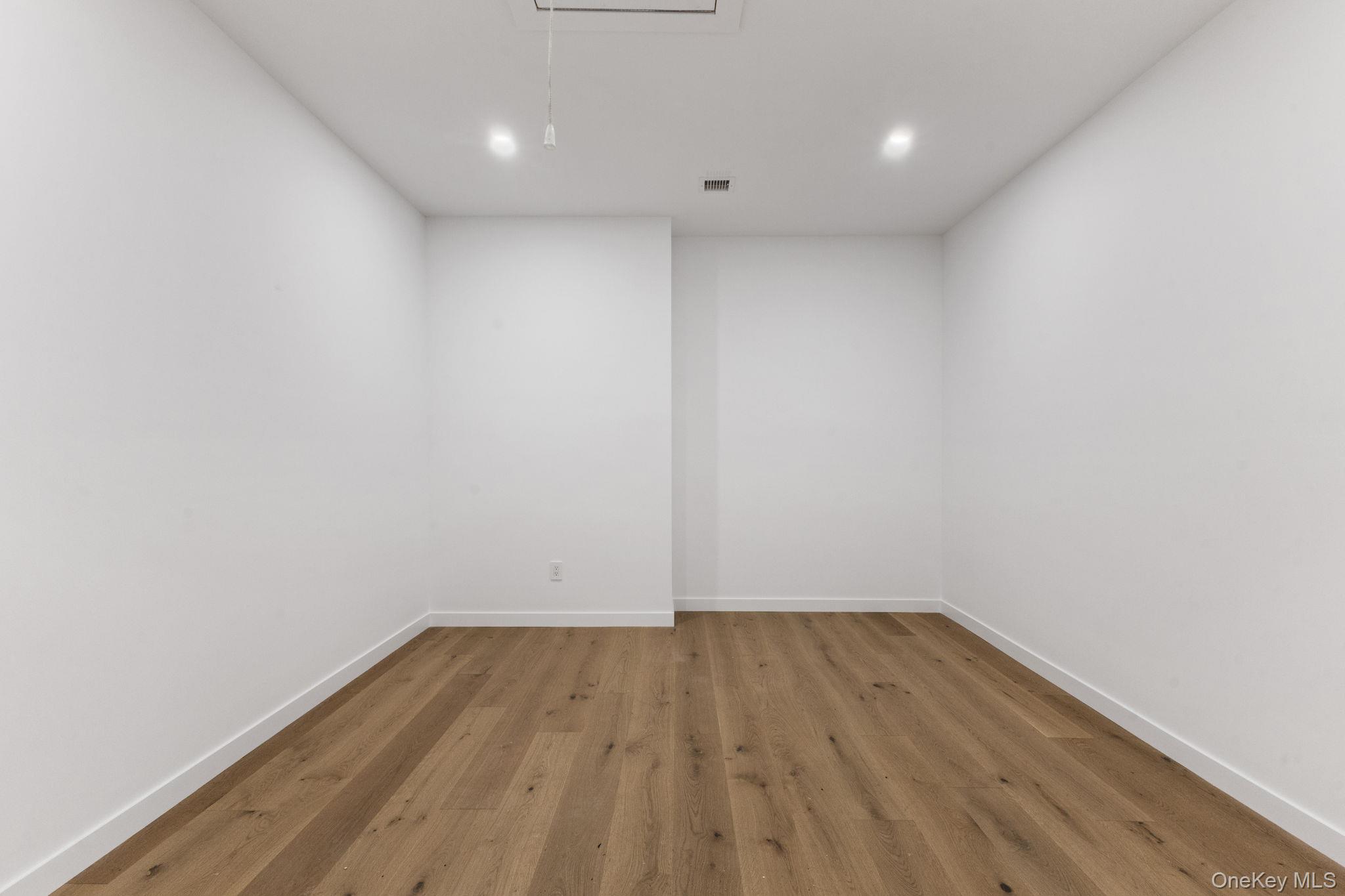 28 McLain Street, Bedford Corners, NY 10549