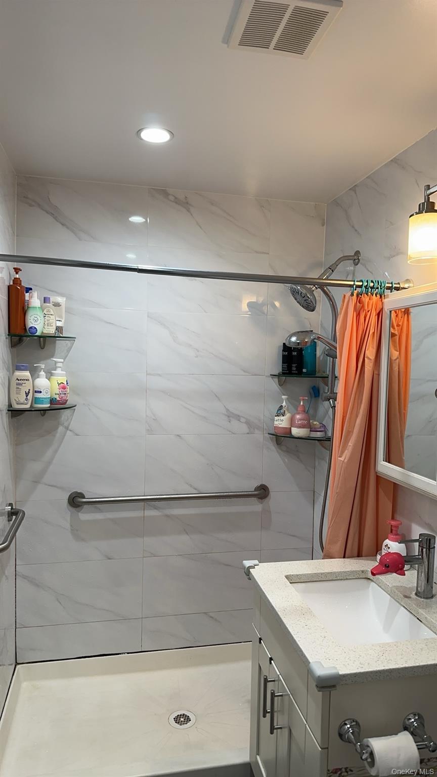 4240 Bowne Street # 5C, Flushing, NY 11355