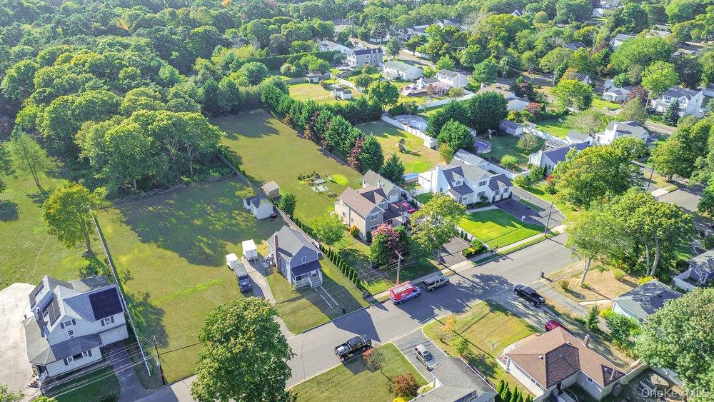 41 Eatondale Avenue, Blue Point, NY 11715