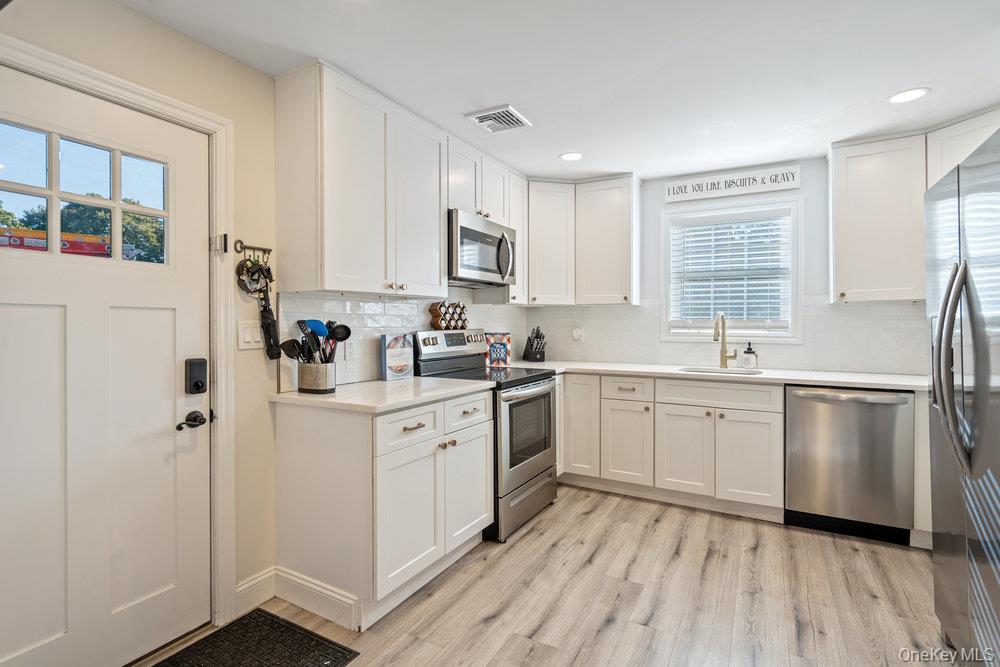 41 Eatondale Avenue, Blue Point, NY 11715