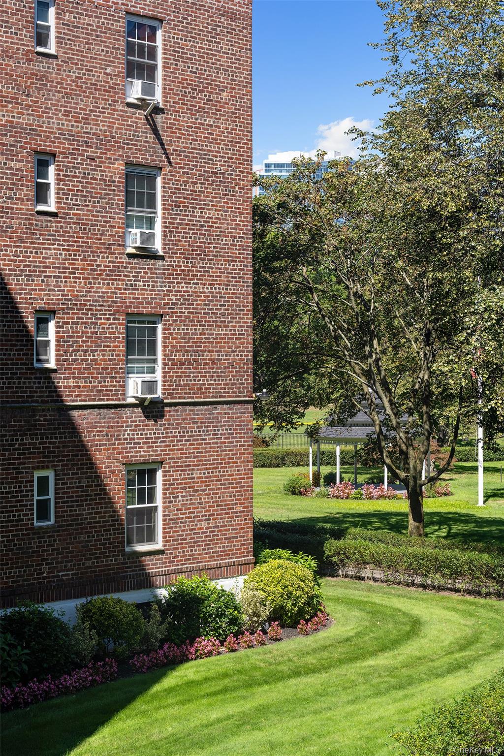 220 Pelham Road # 2L, New Rochelle, NY 10805