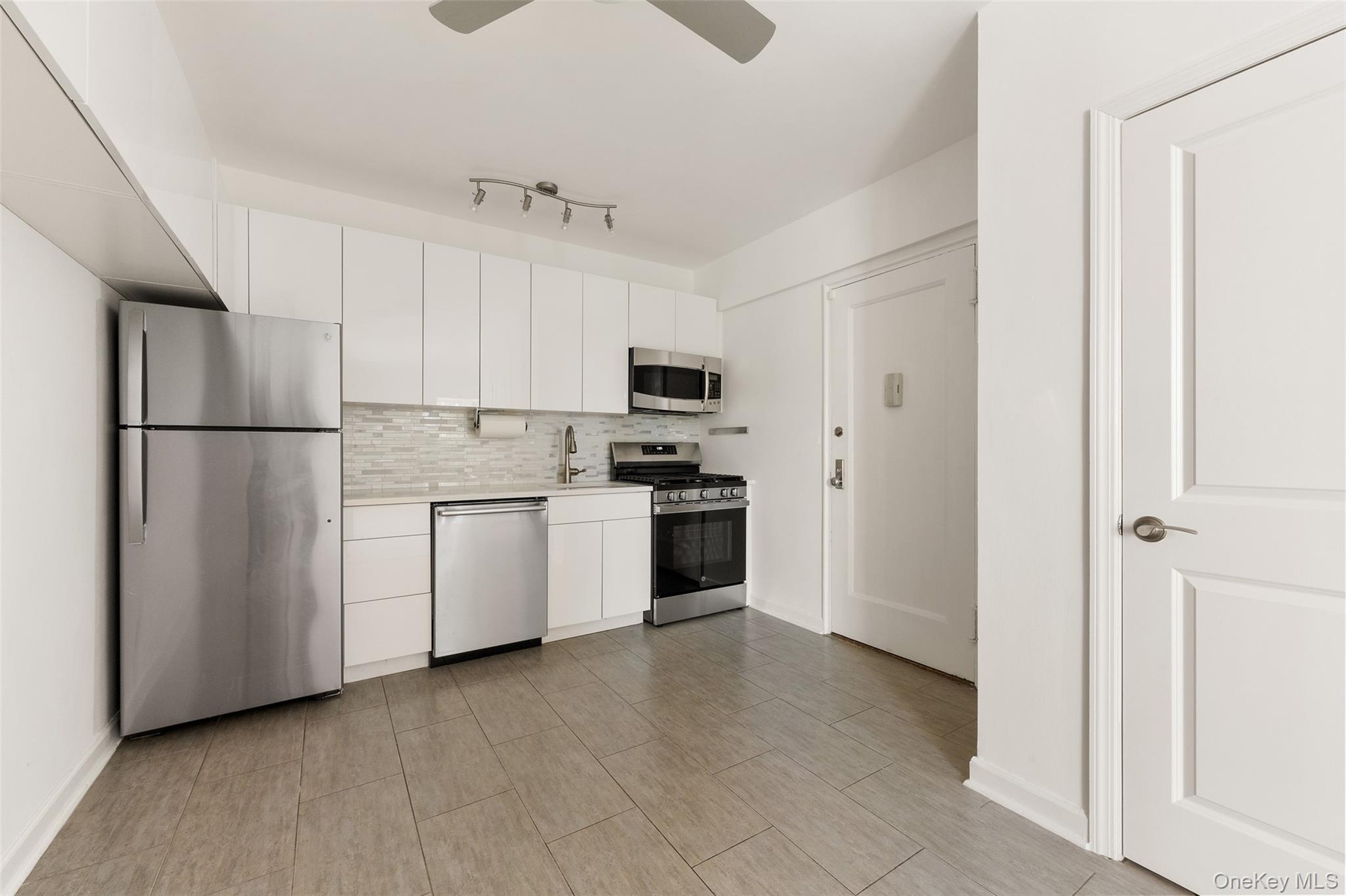 220 Pelham Road # 2L, New Rochelle, NY 10805