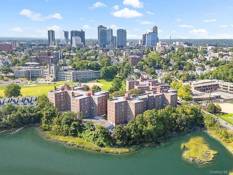 220 Pelham Road # 2L, New Rochelle, NY 10805