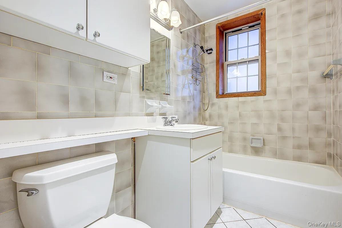 4 Dartmouth Street # 410, Forest Hills, NY 11375