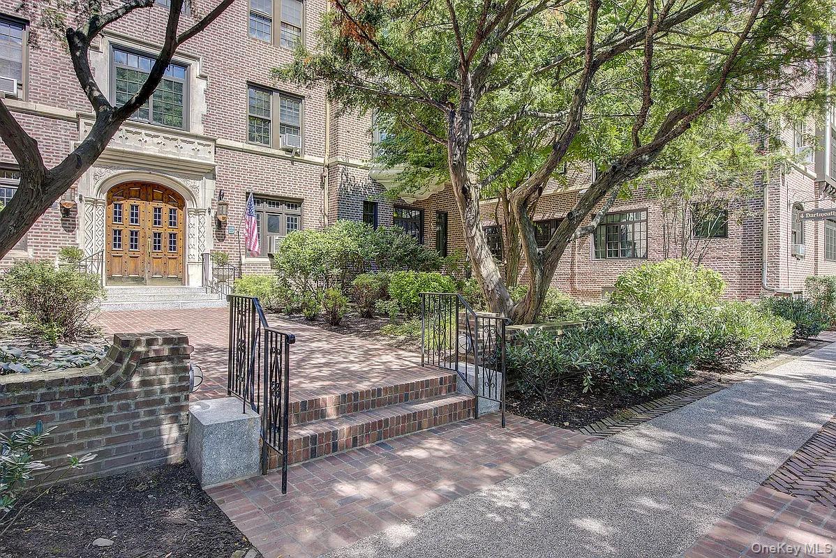 4 Dartmouth Street # 410, Forest Hills, NY 11375