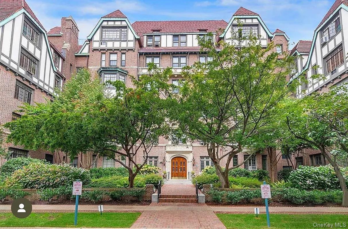 4 Dartmouth Street # 410, Forest Hills, NY 11375
