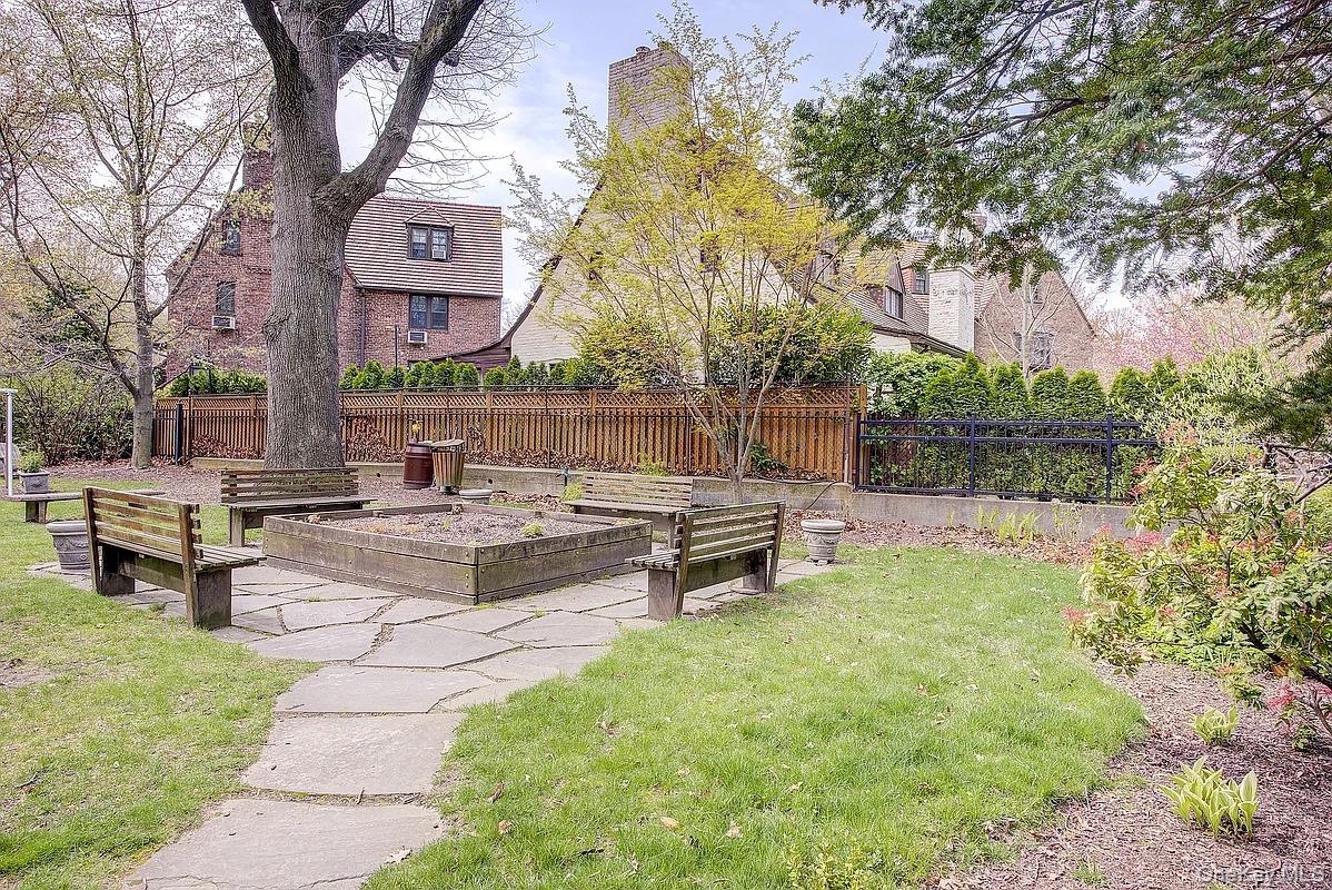 4 Dartmouth Street # 410, Forest Hills, NY 11375