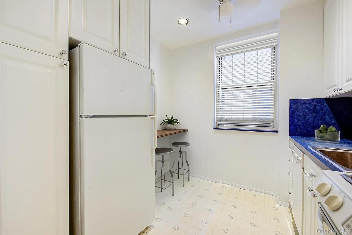 4 Dartmouth Street # 410, Forest Hills, NY 11375