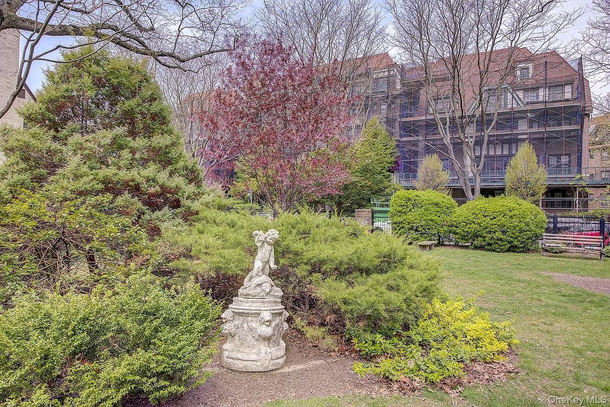 4 Dartmouth Street # 410, Forest Hills, NY 11375