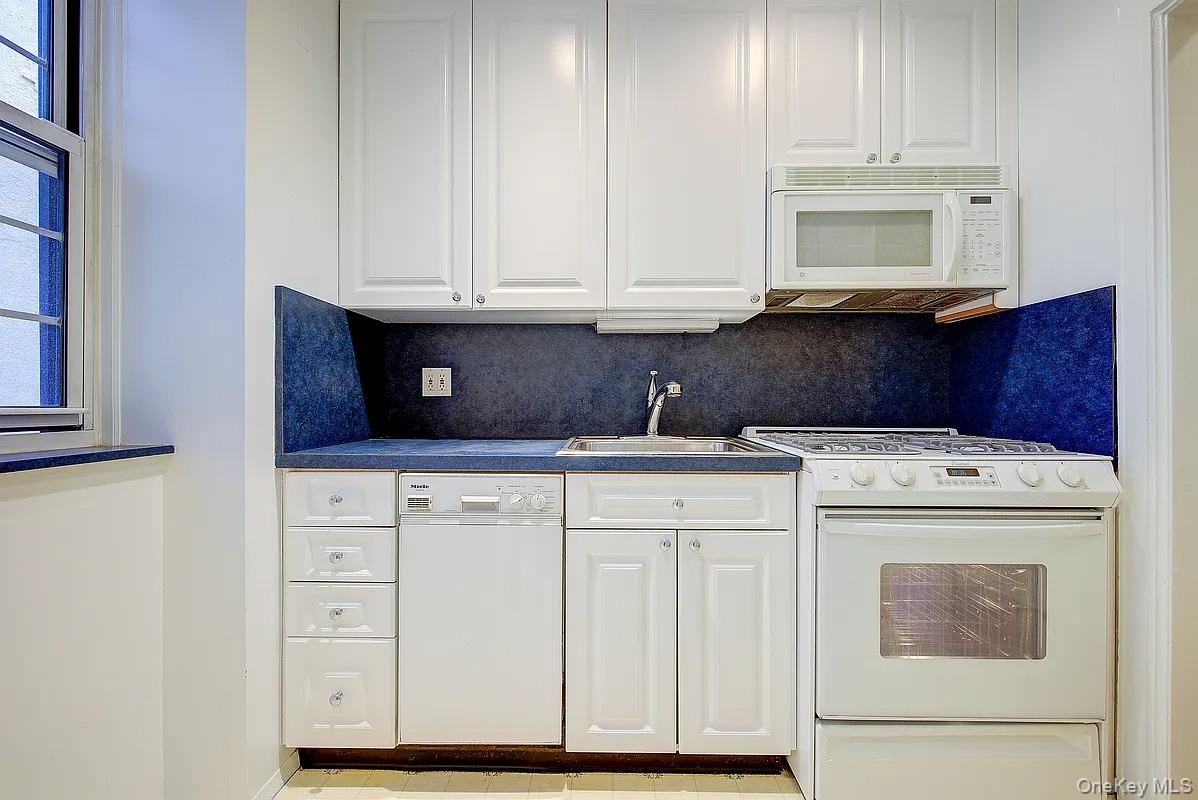 4 Dartmouth Street # 410, Forest Hills, NY 11375