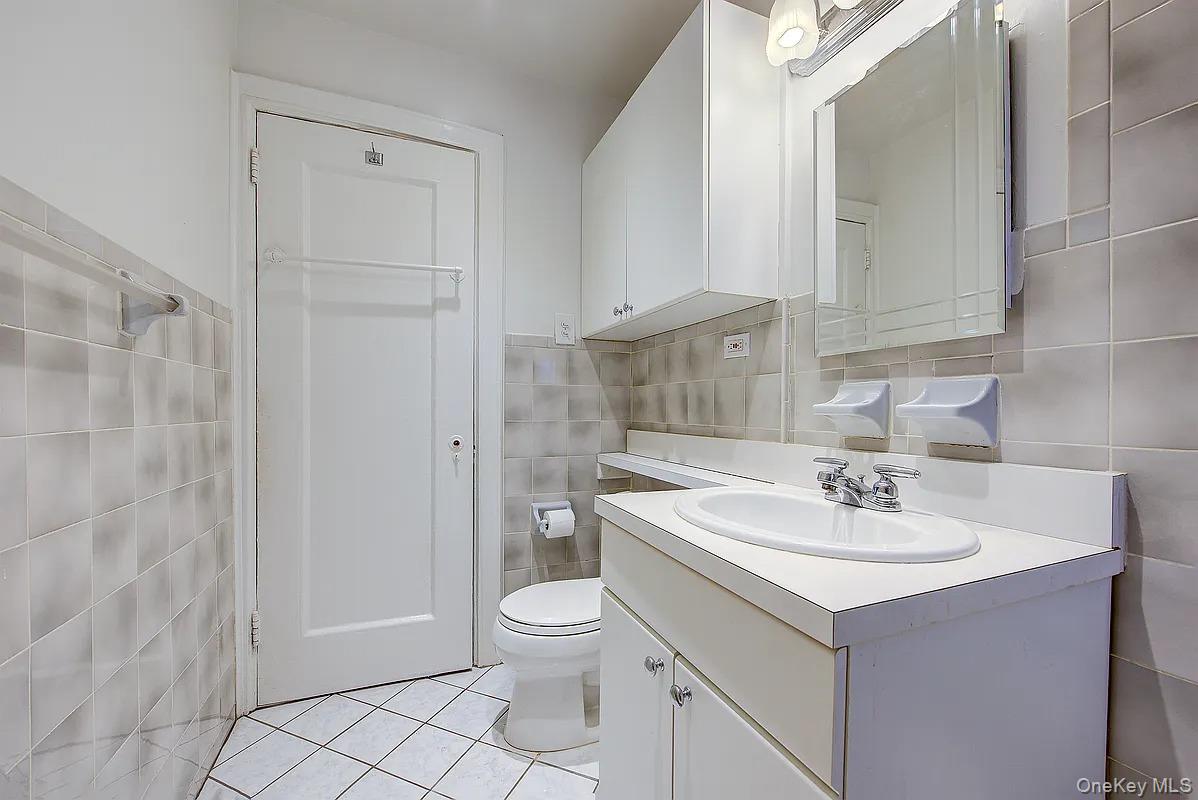 4 Dartmouth Street # 410, Forest Hills, NY 11375