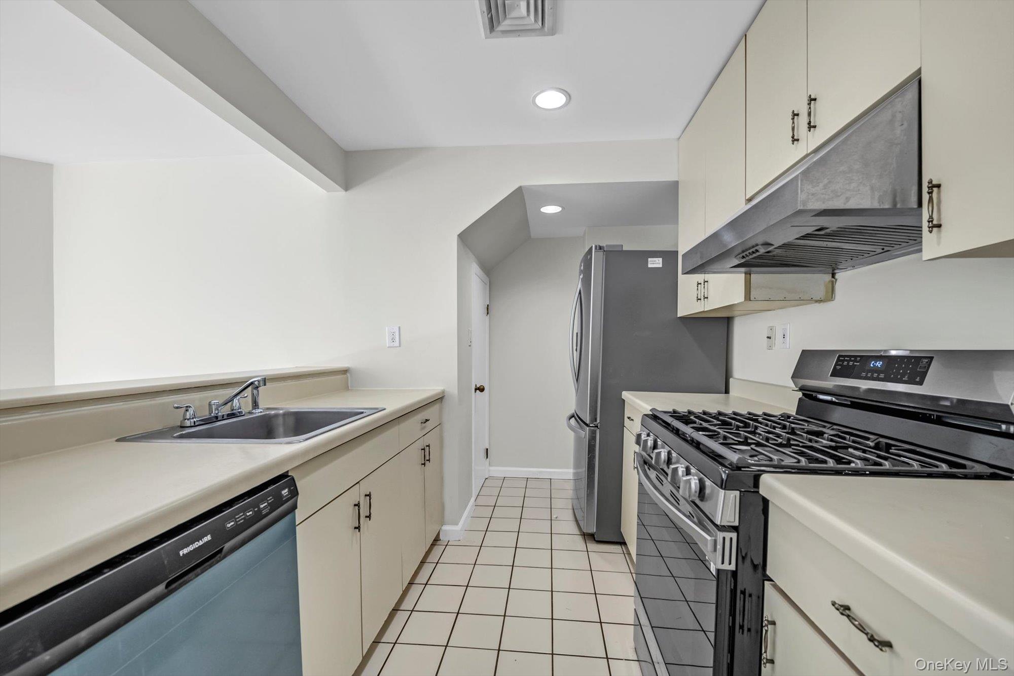 242-12A oak park Drive # 99A, Douglaston, NY 11362