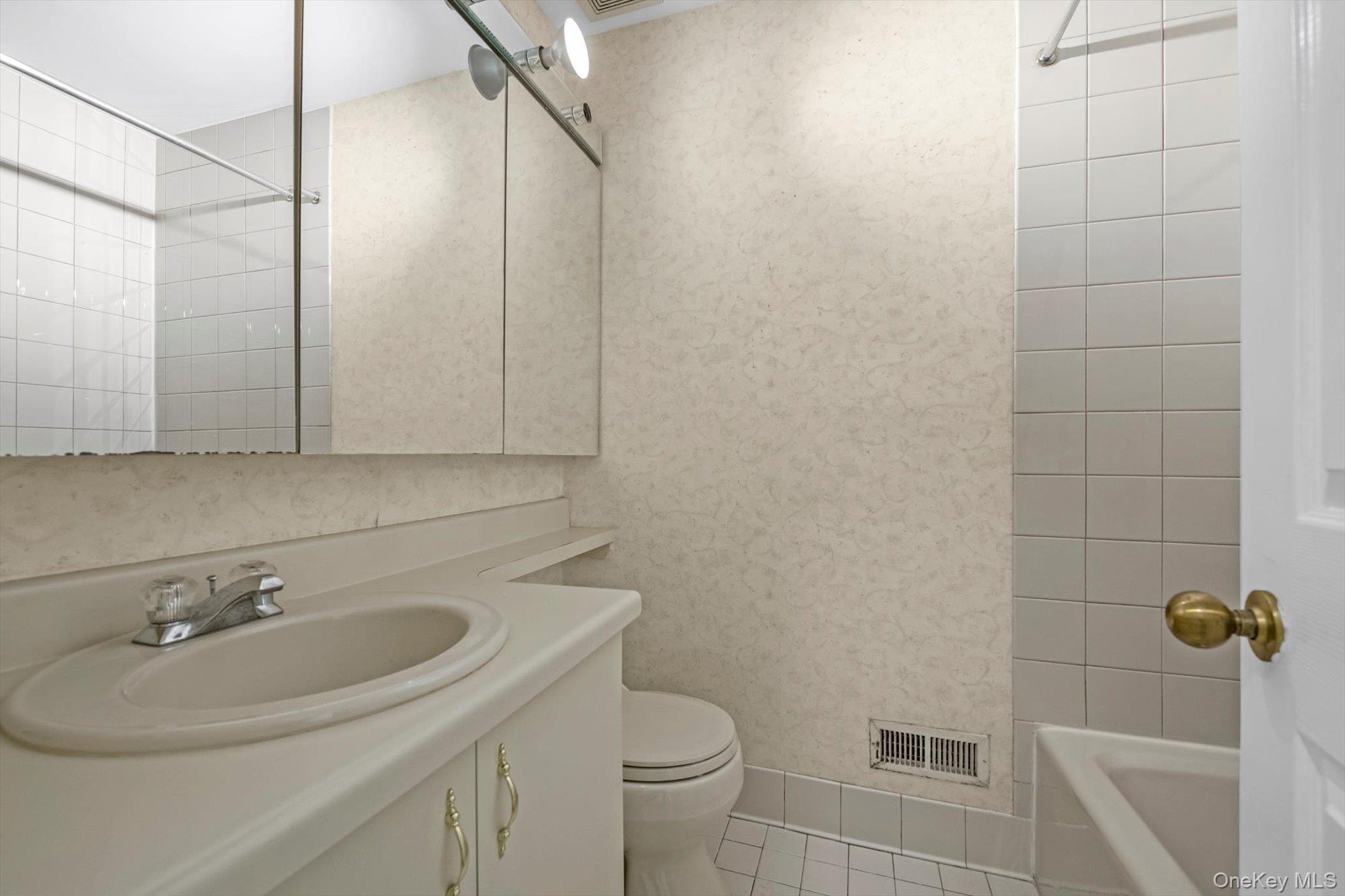 242-12A oak park Drive # 99A, Douglaston, NY 11362