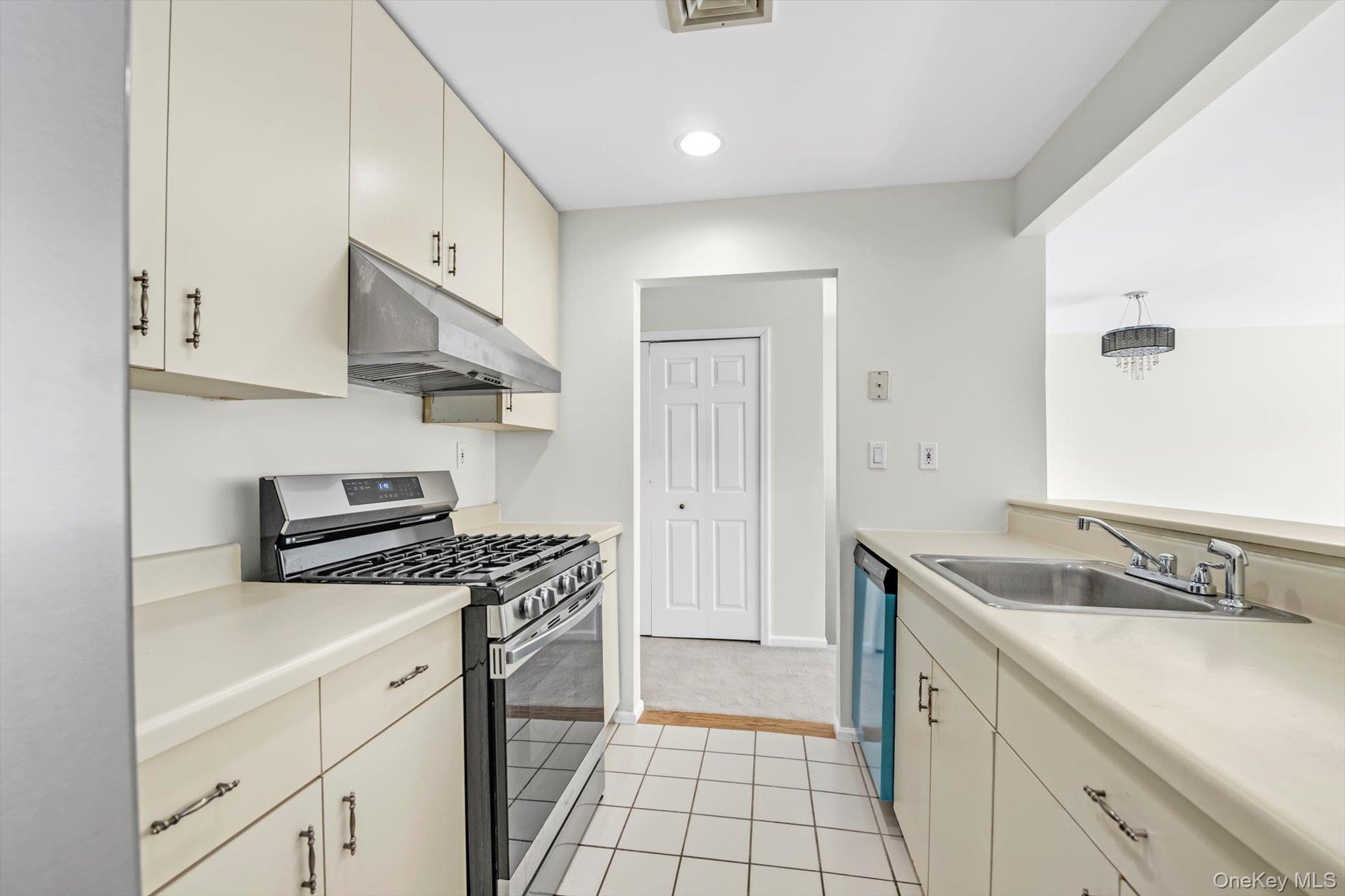 242-12A oak park Drive # 99A, Douglaston, NY 11362