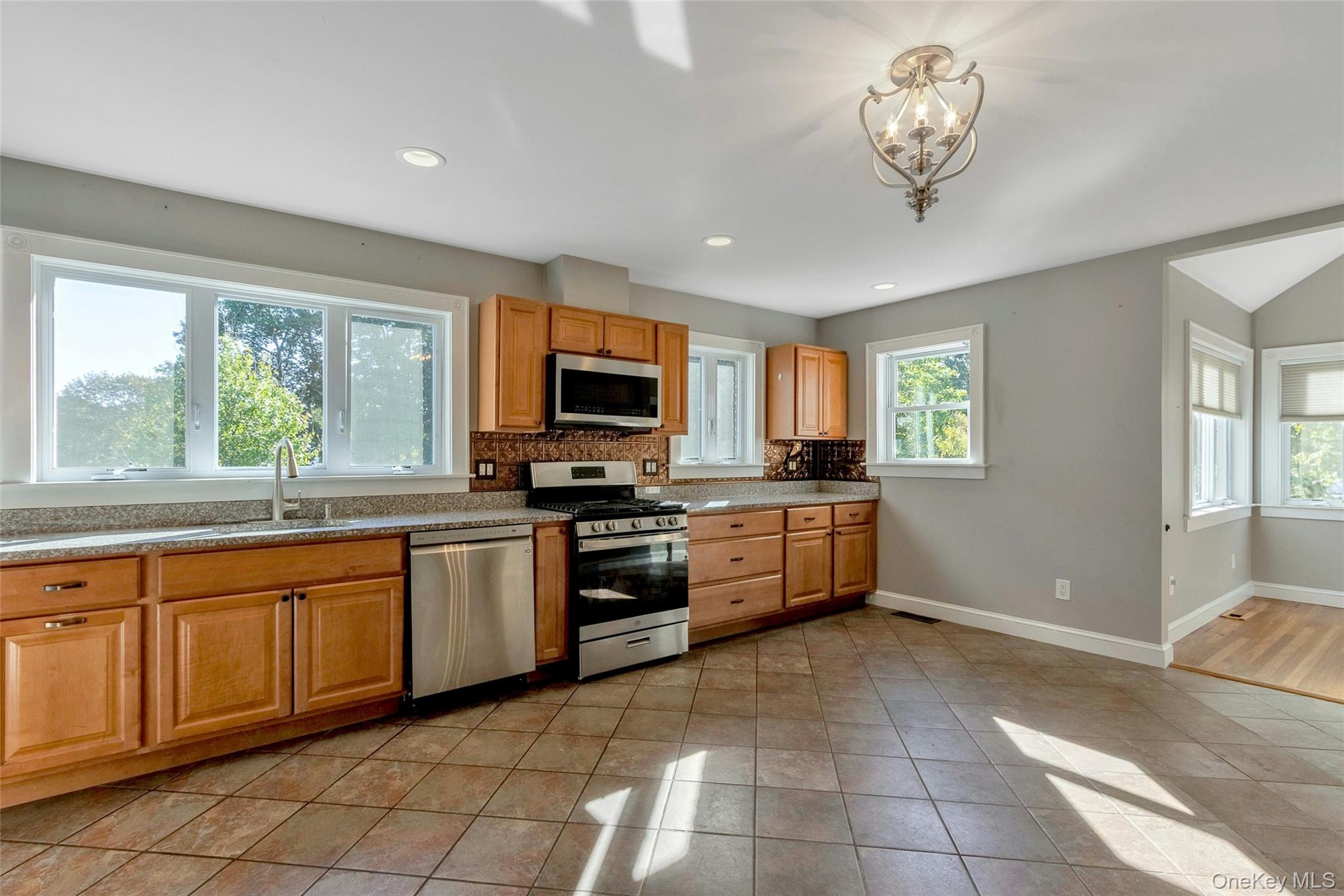 10 Lakeview Avenue, Poughkeepsie, NY 12601