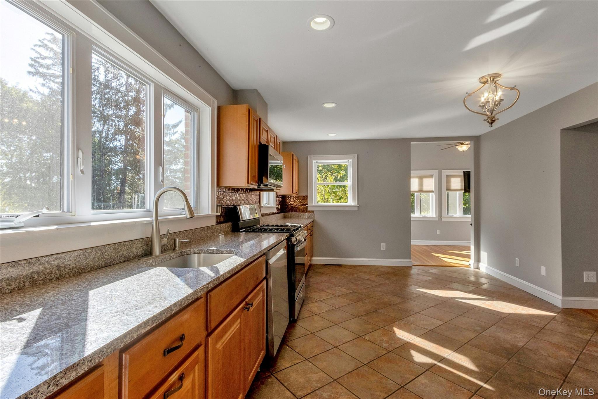 10 Lakeview Avenue, Poughkeepsie, NY 12601