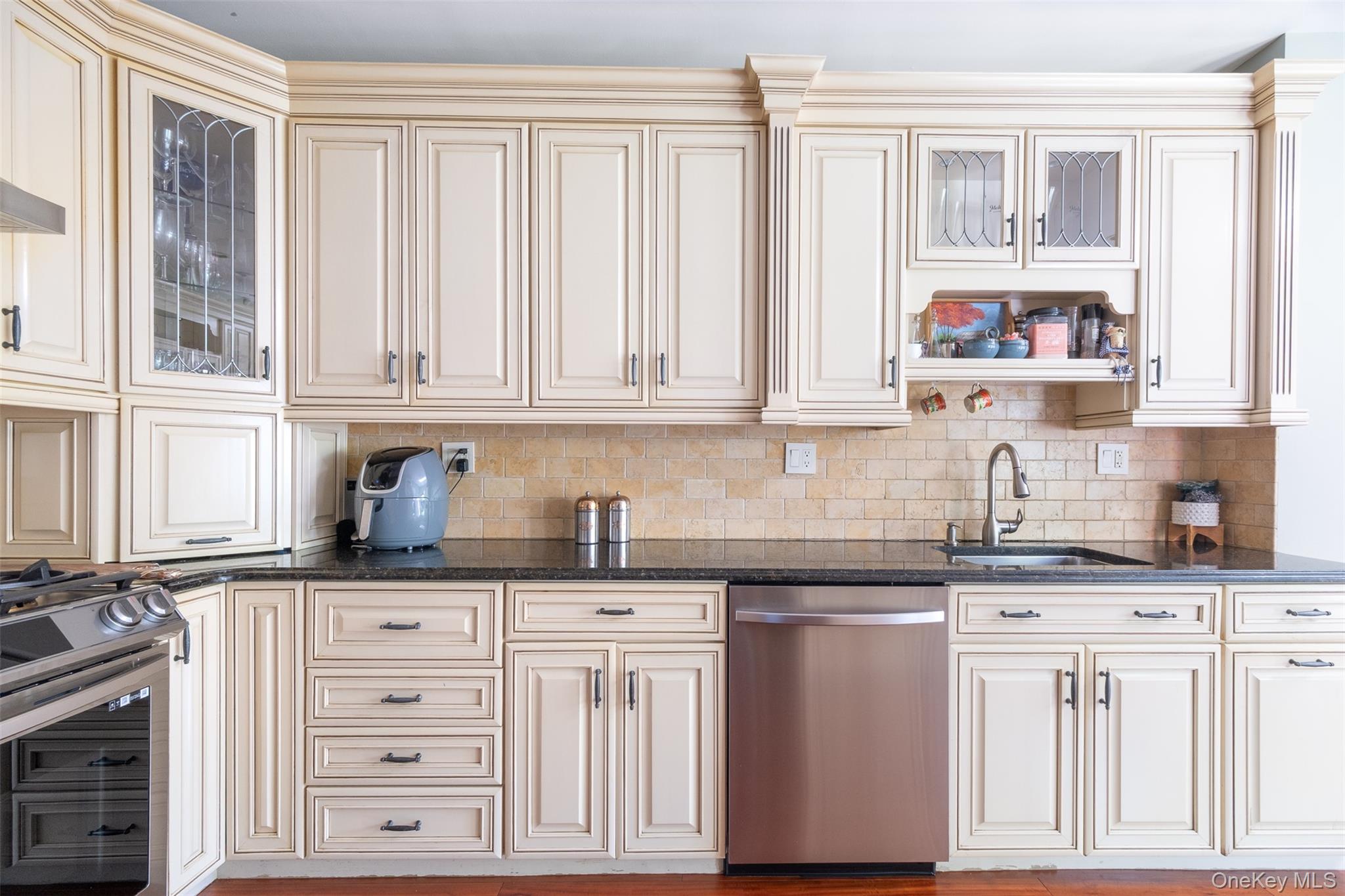 982 Split Rock Road, Pelham, NY 10803