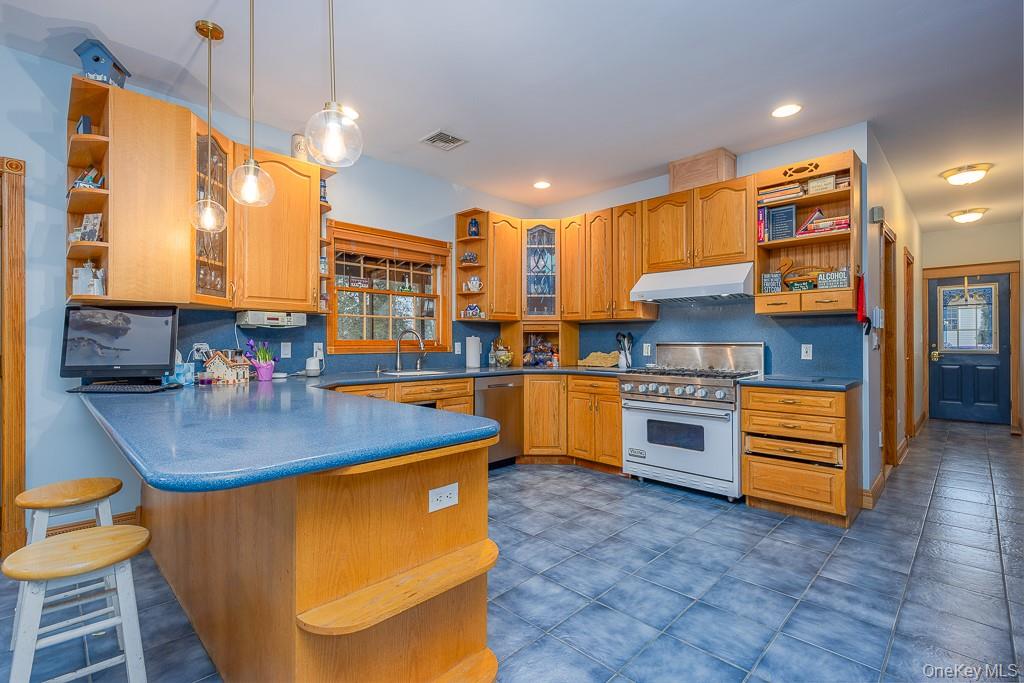 332 S Middletown Road, Pearl River, NY 10965