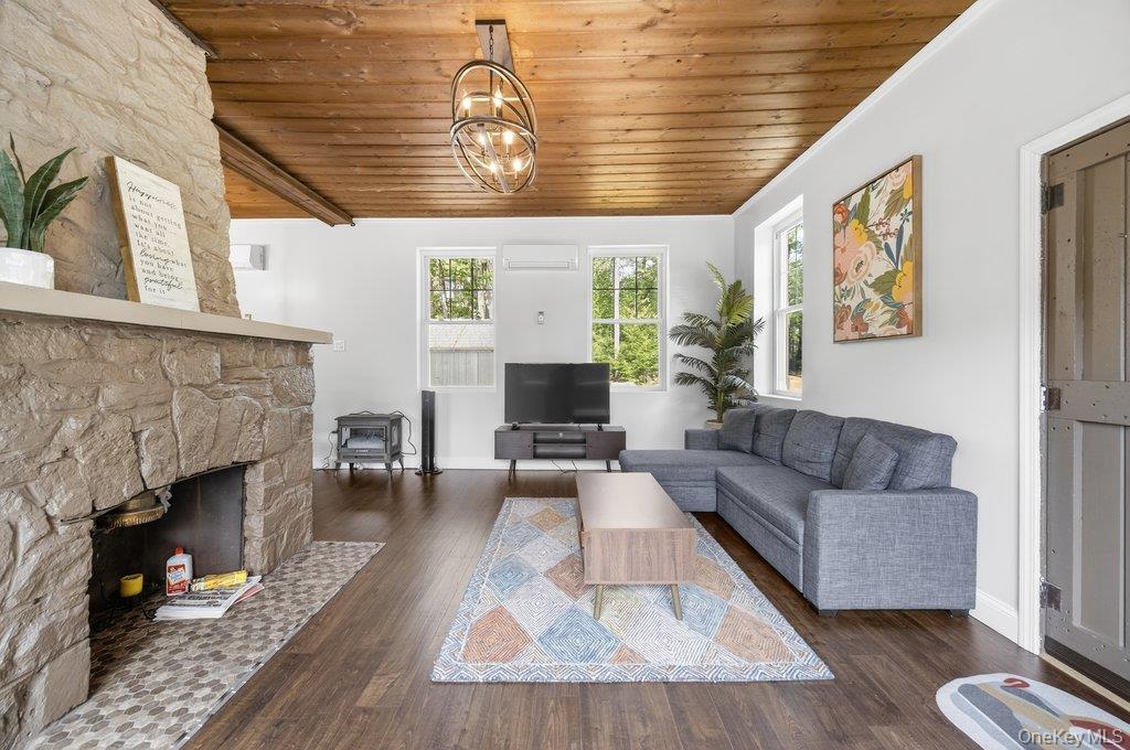 10 Stag Forest Road, Forestburgh, NY 12777