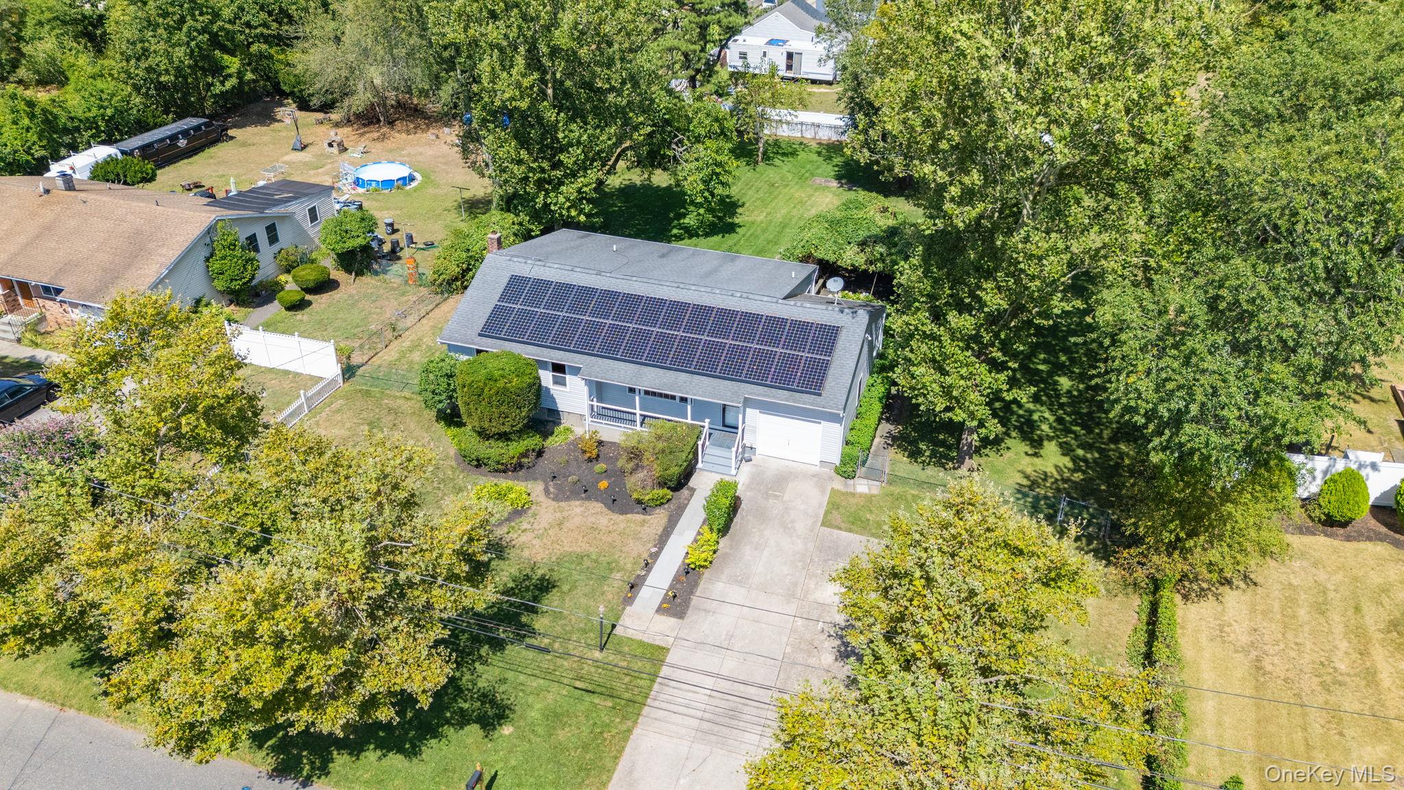 37 Bailey Avenue, Bay Shore, NY 11706