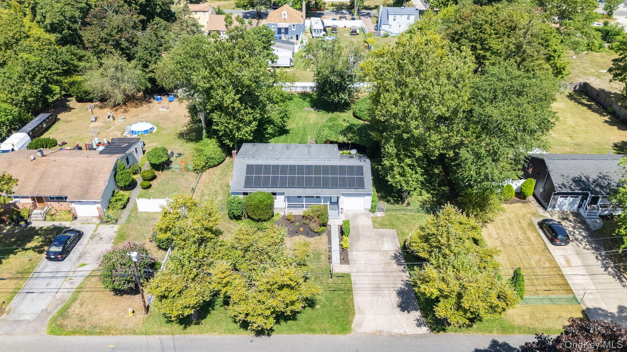 37 Bailey Avenue, Bay Shore, NY 11706