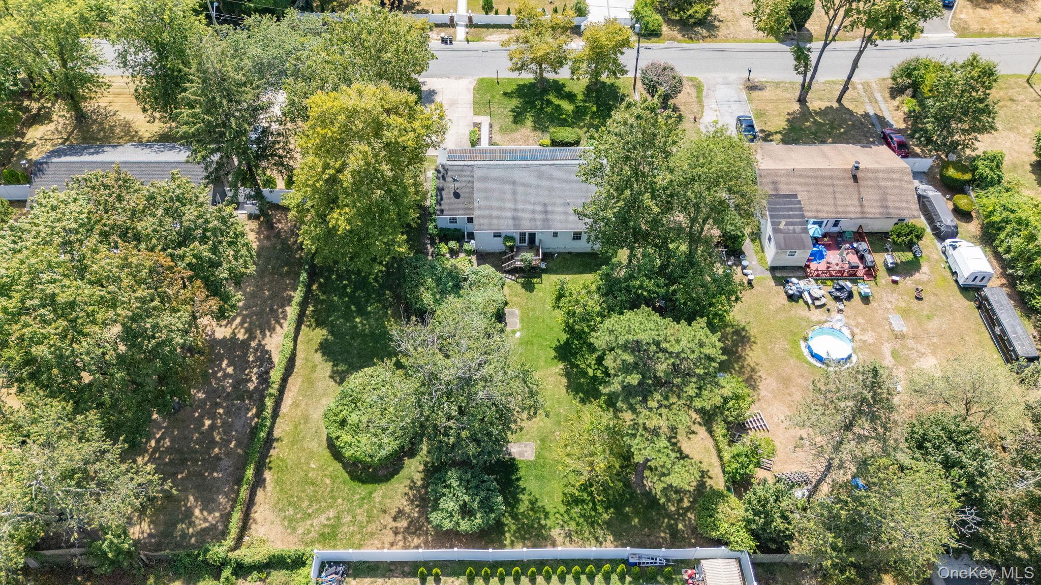 37 Bailey Avenue, Bay Shore, NY 11706