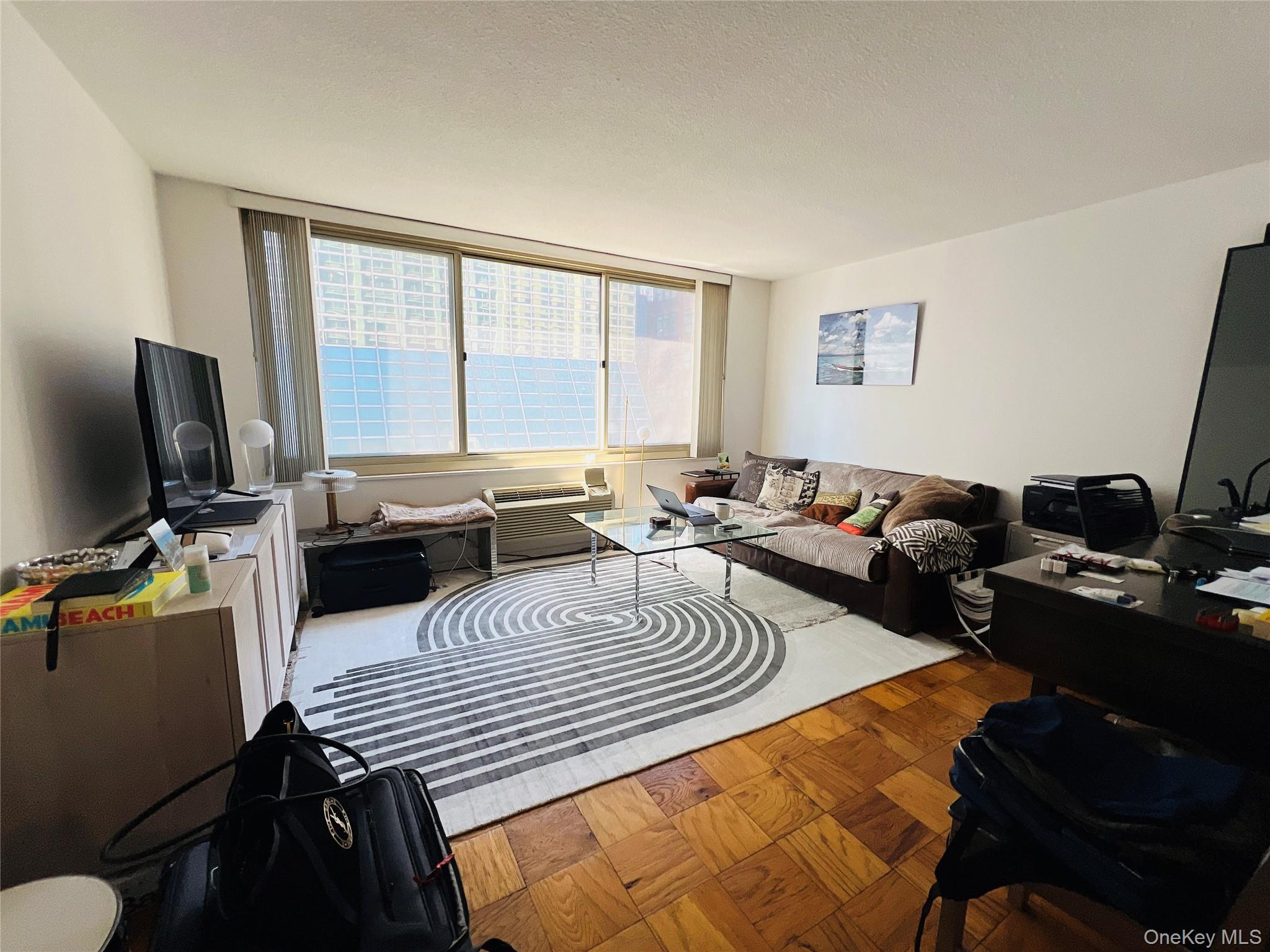 333 E 45th Street # 17F, New York (Manhattan), NY 10017