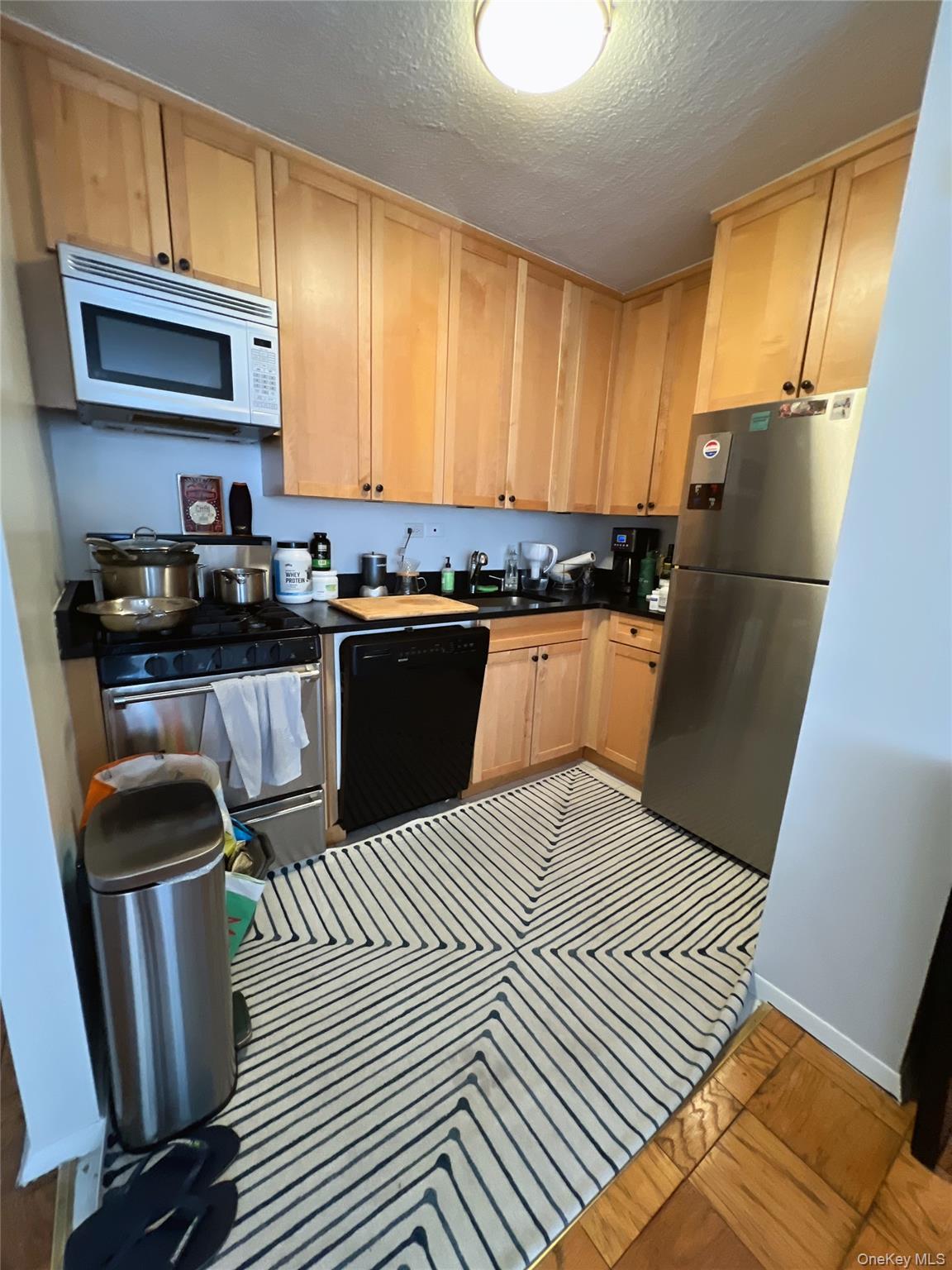 333 E 45th Street # 17F, New York (Manhattan), NY 10017