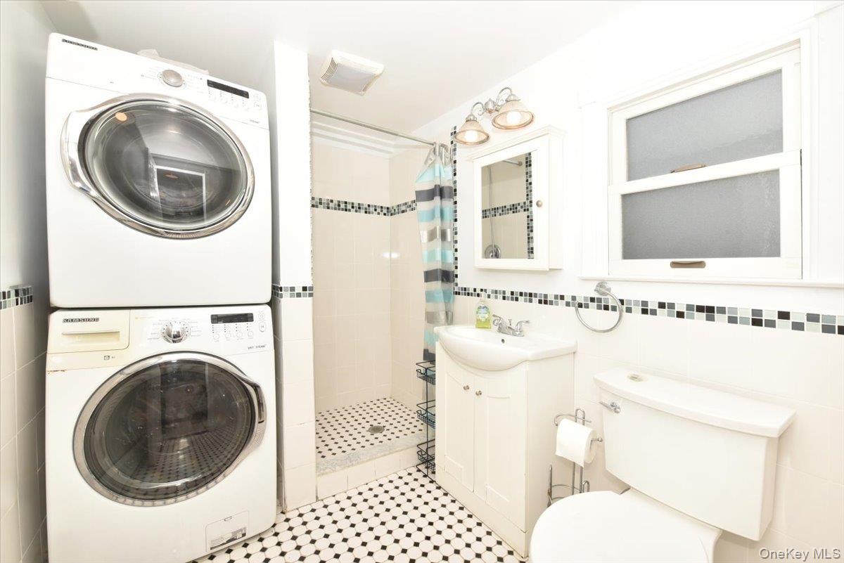 28 Charles Street, Port Washington, NY 11050