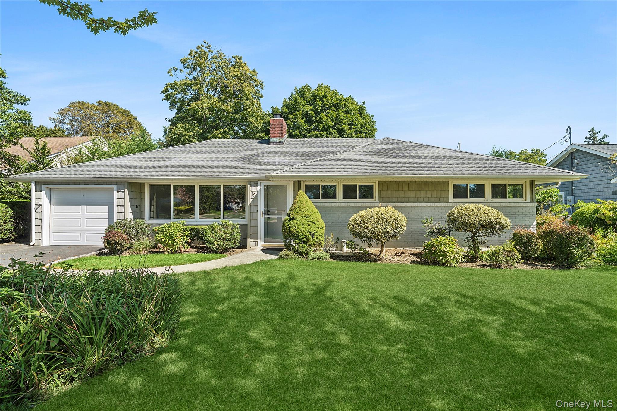 19 Meadow Lane, Rockville Centre, NY 11570