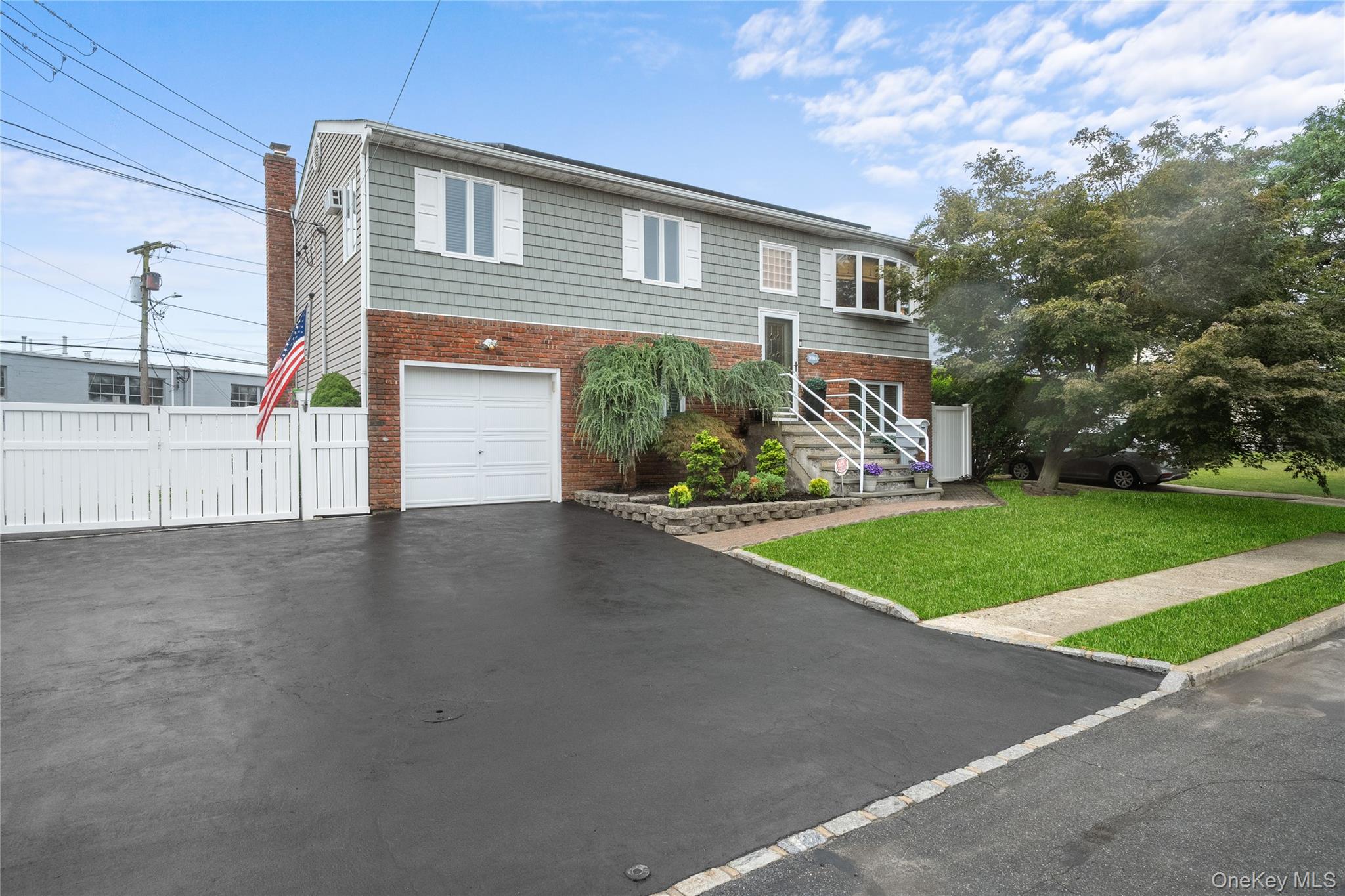 209 28th Street, Lindenhurst, NY 11757