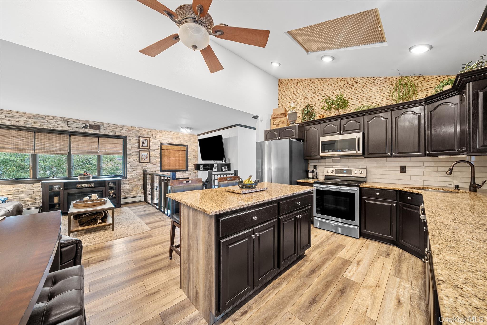 209 28th Street, Lindenhurst, NY 11757