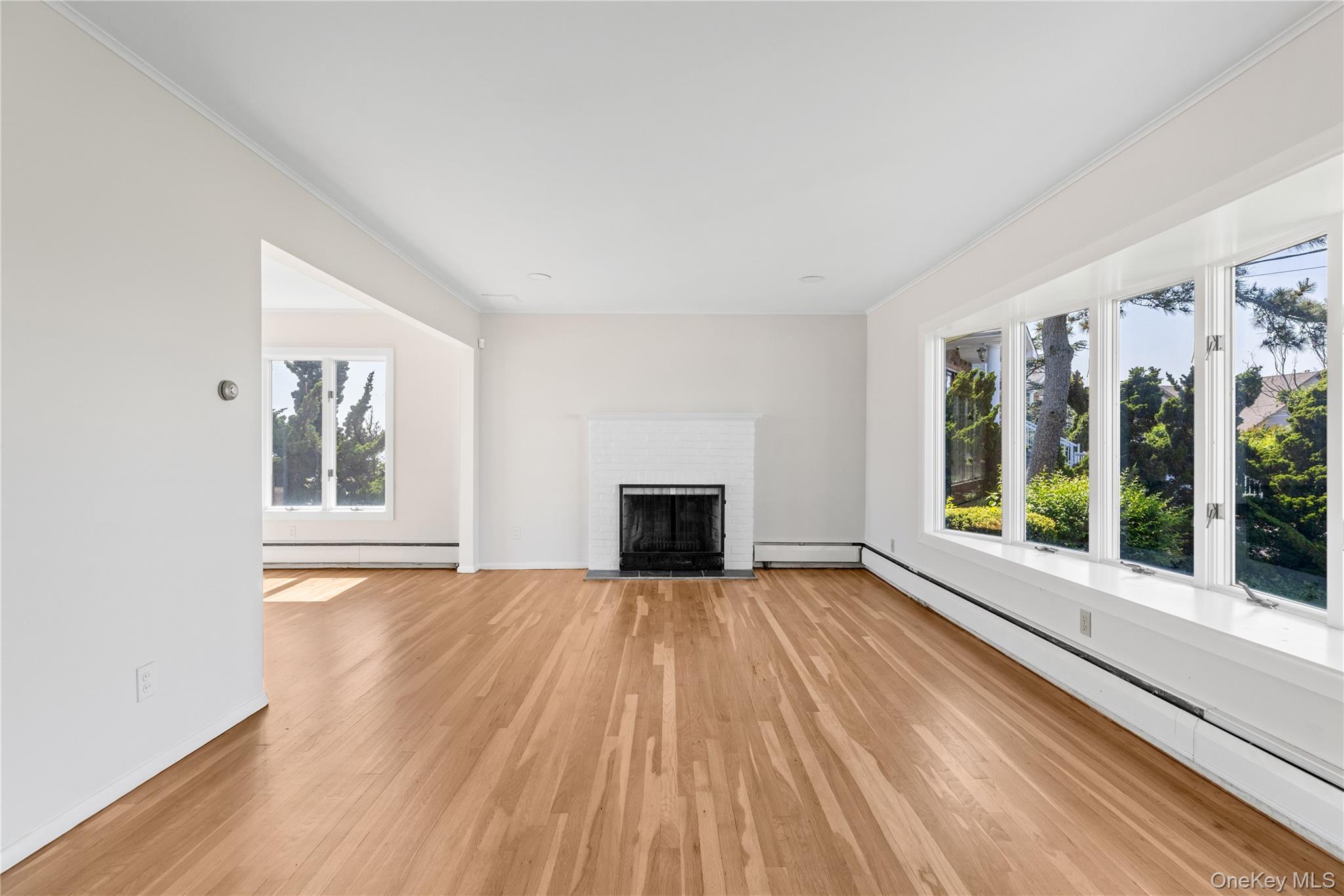 167 Secatogue Lane W, West Islip, NY 11795