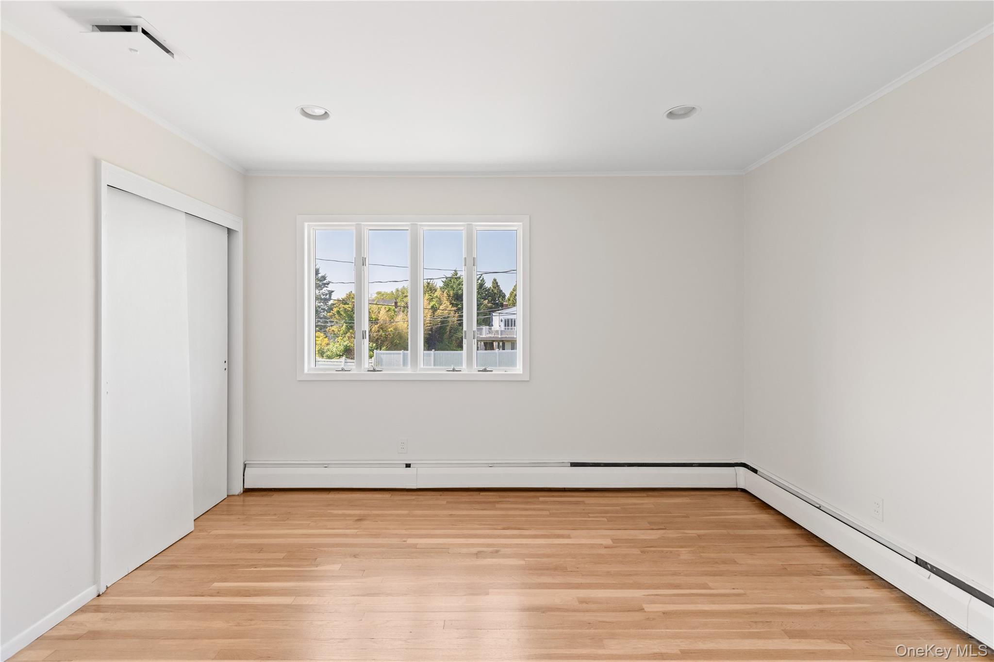 167 Secatogue Lane W, West Islip, NY 11795