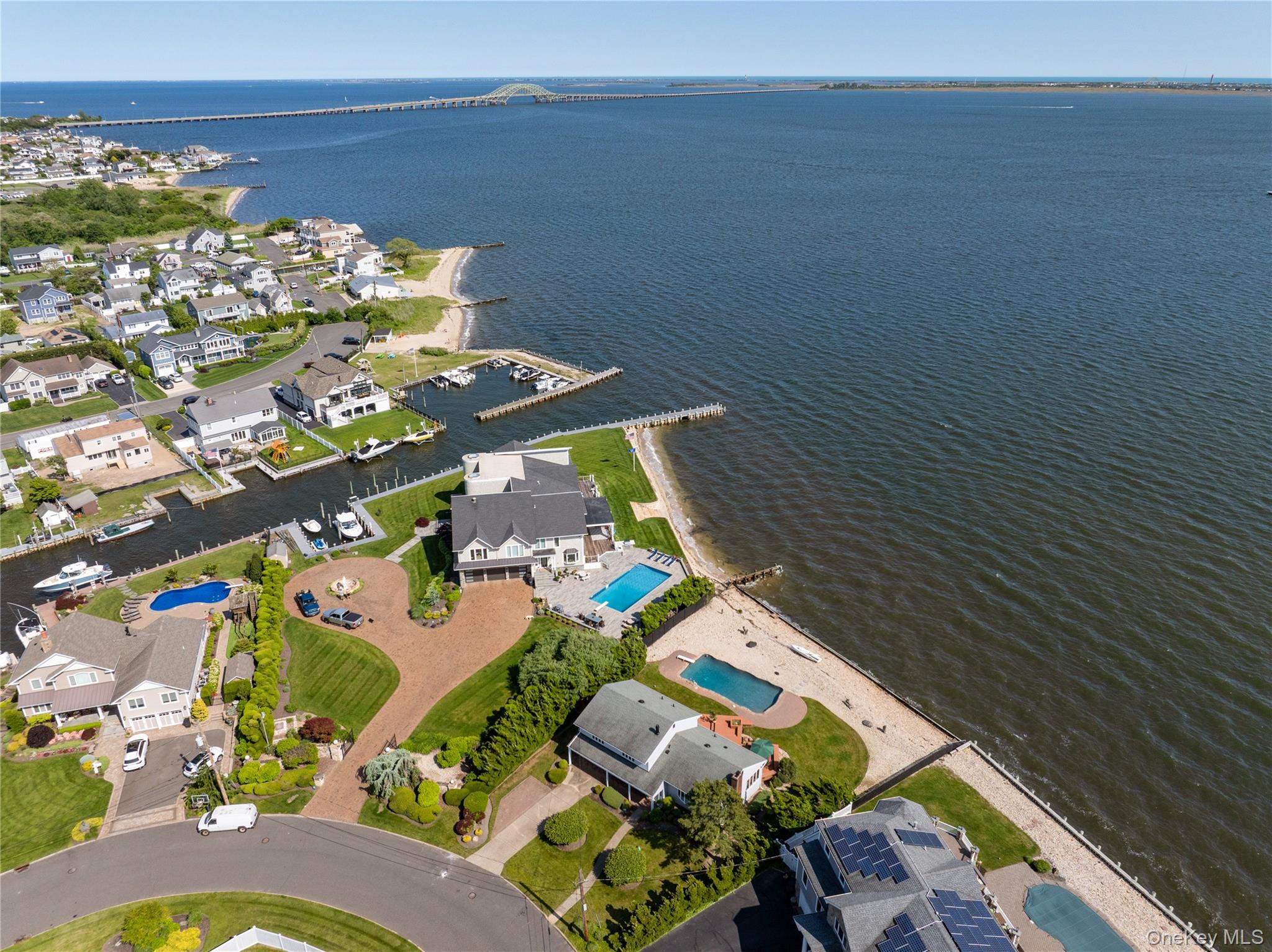 167 Secatogue Lane W, West Islip, NY 11795