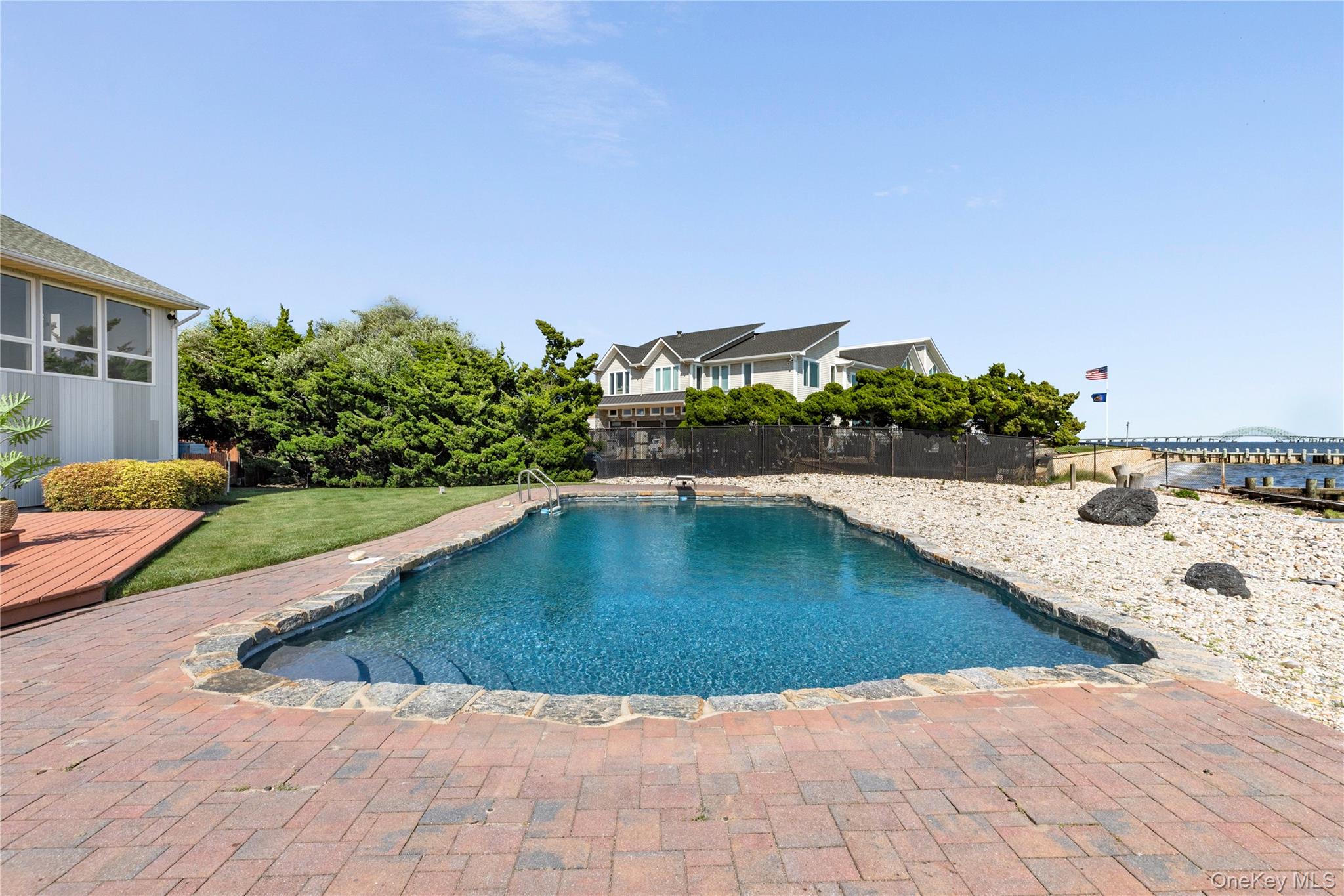 167 Secatogue Lane W, West Islip, NY 11795