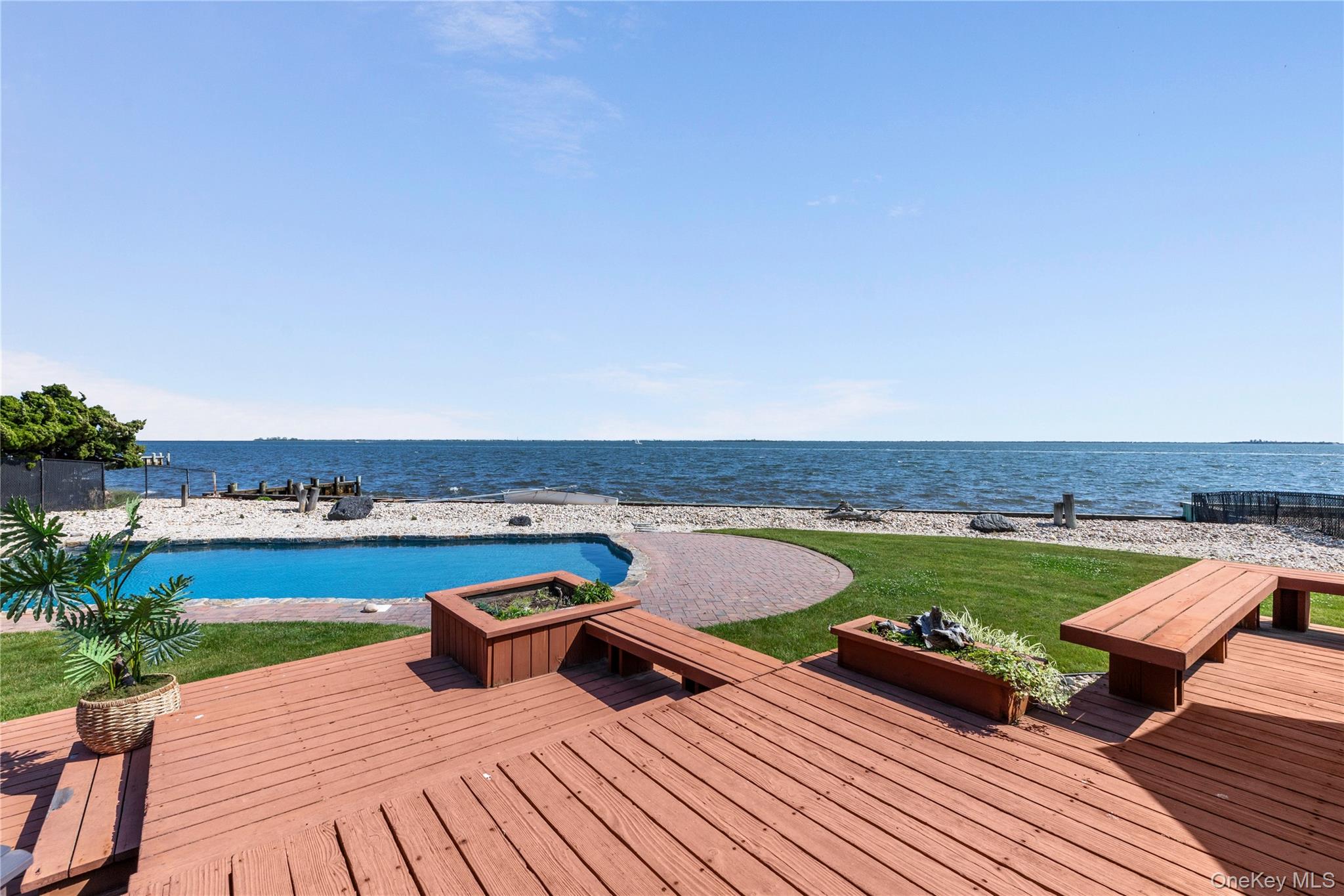 167 Secatogue Lane W, West Islip, NY 11795