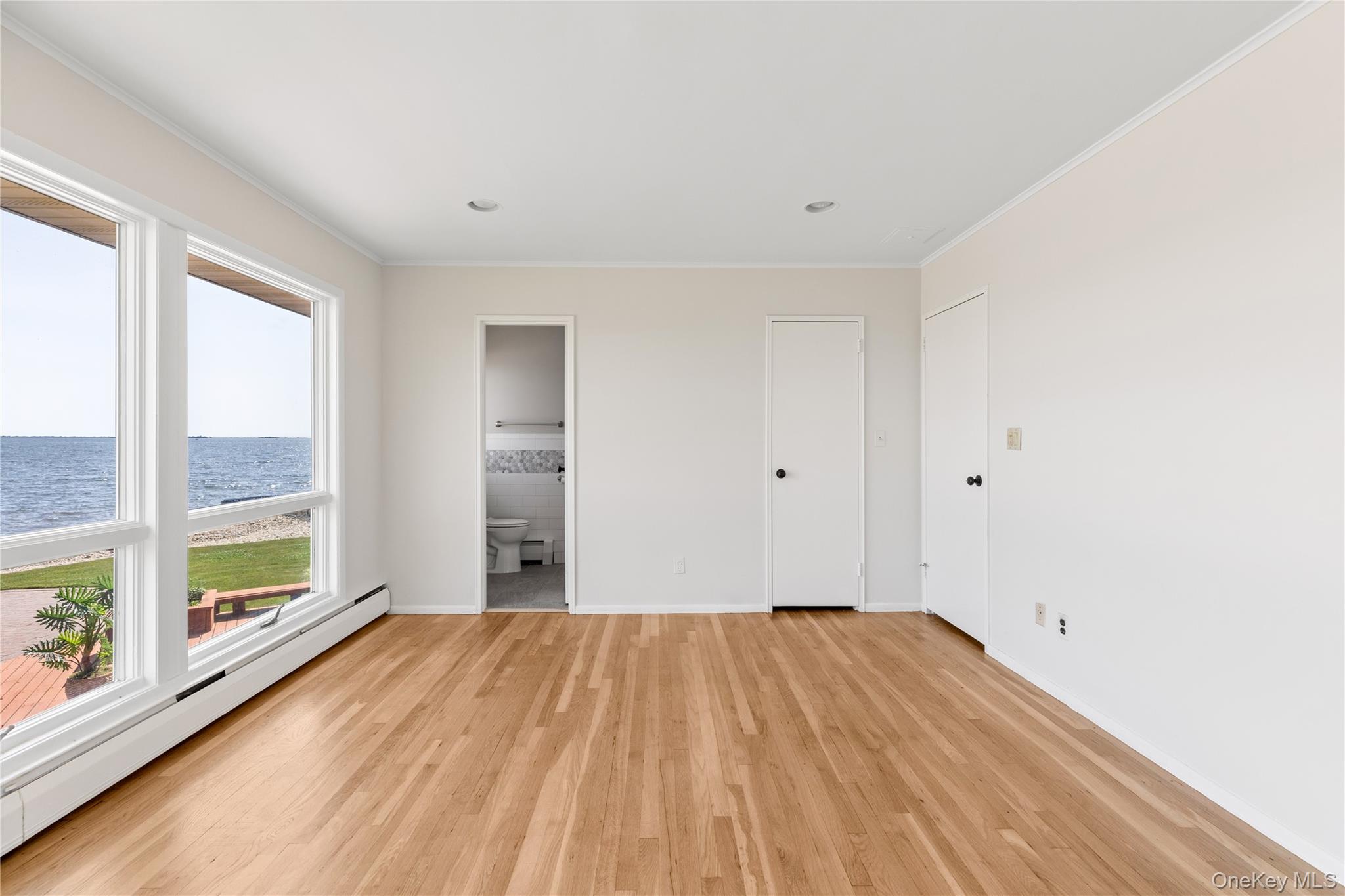 167 Secatogue Lane W, West Islip, NY 11795