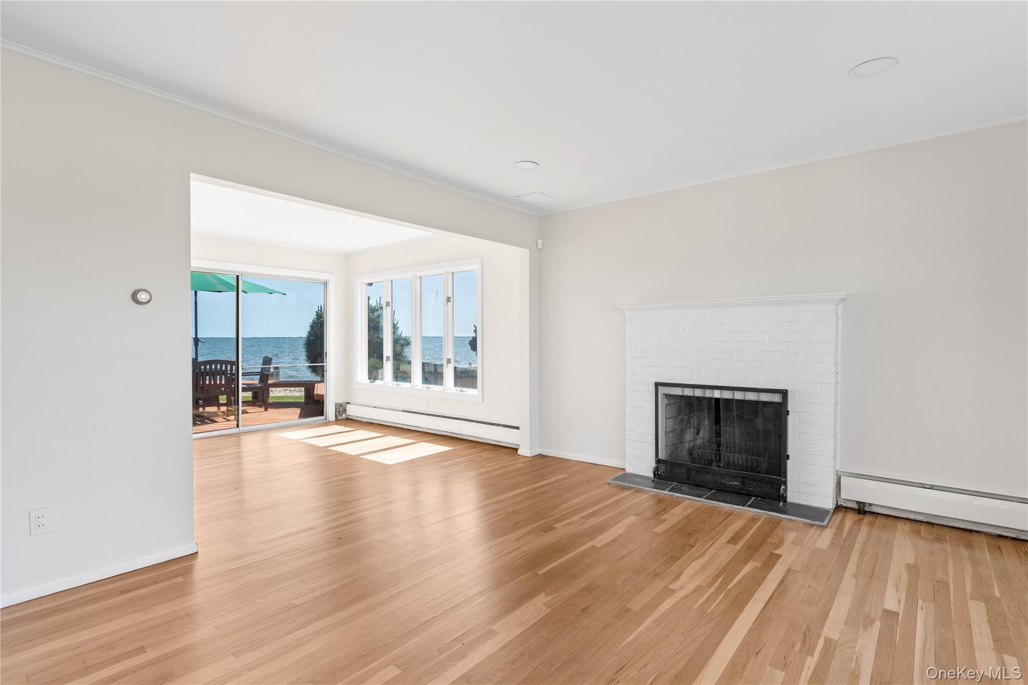 167 Secatogue Lane W, West Islip, NY 11795