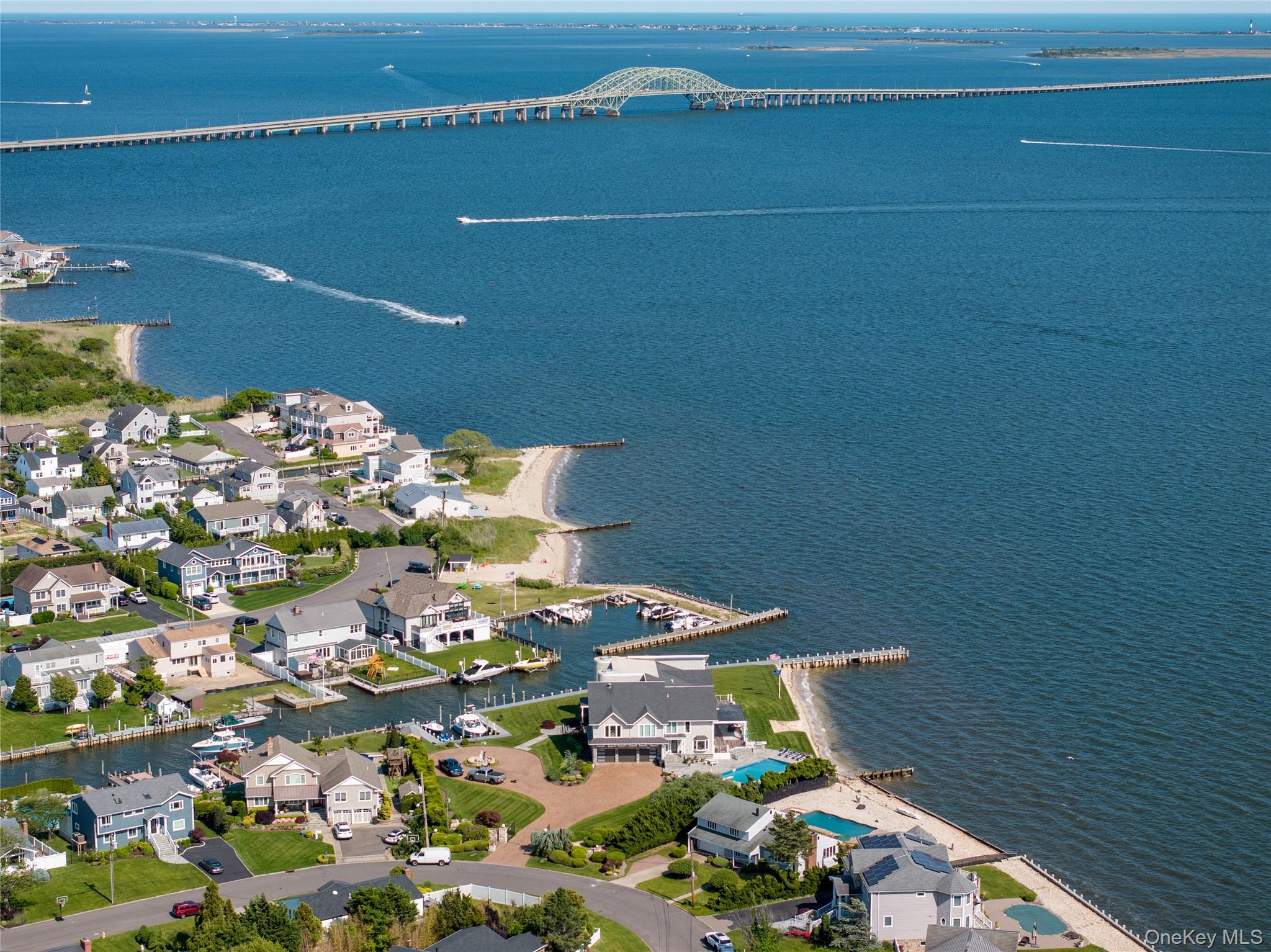 167 Secatogue Lane W, West Islip, NY 11795