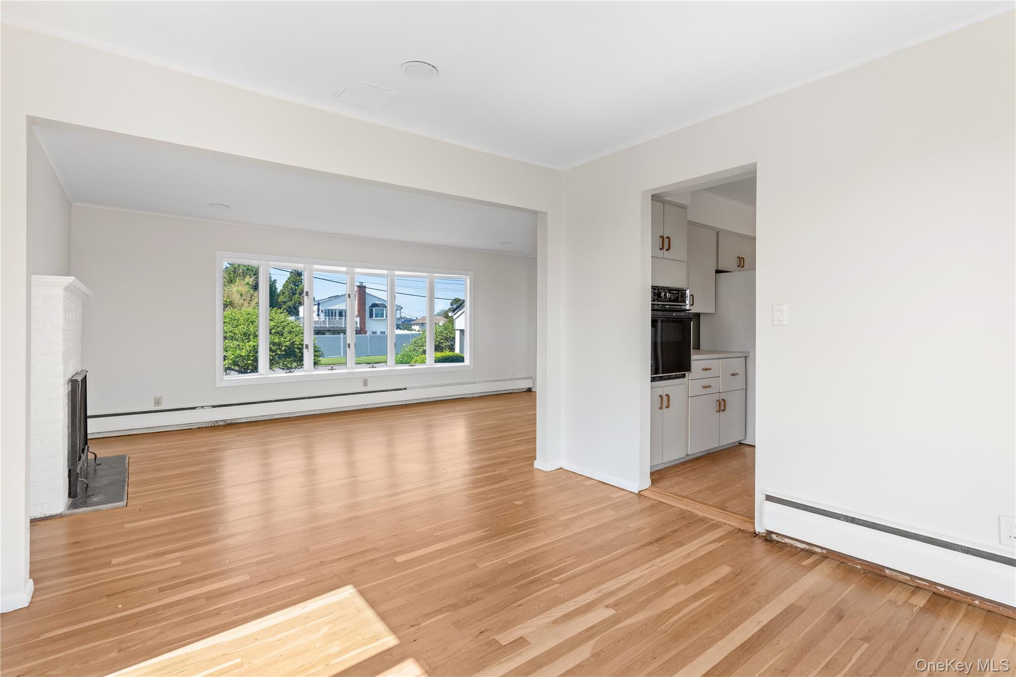 167 Secatogue Lane W, West Islip, NY 11795