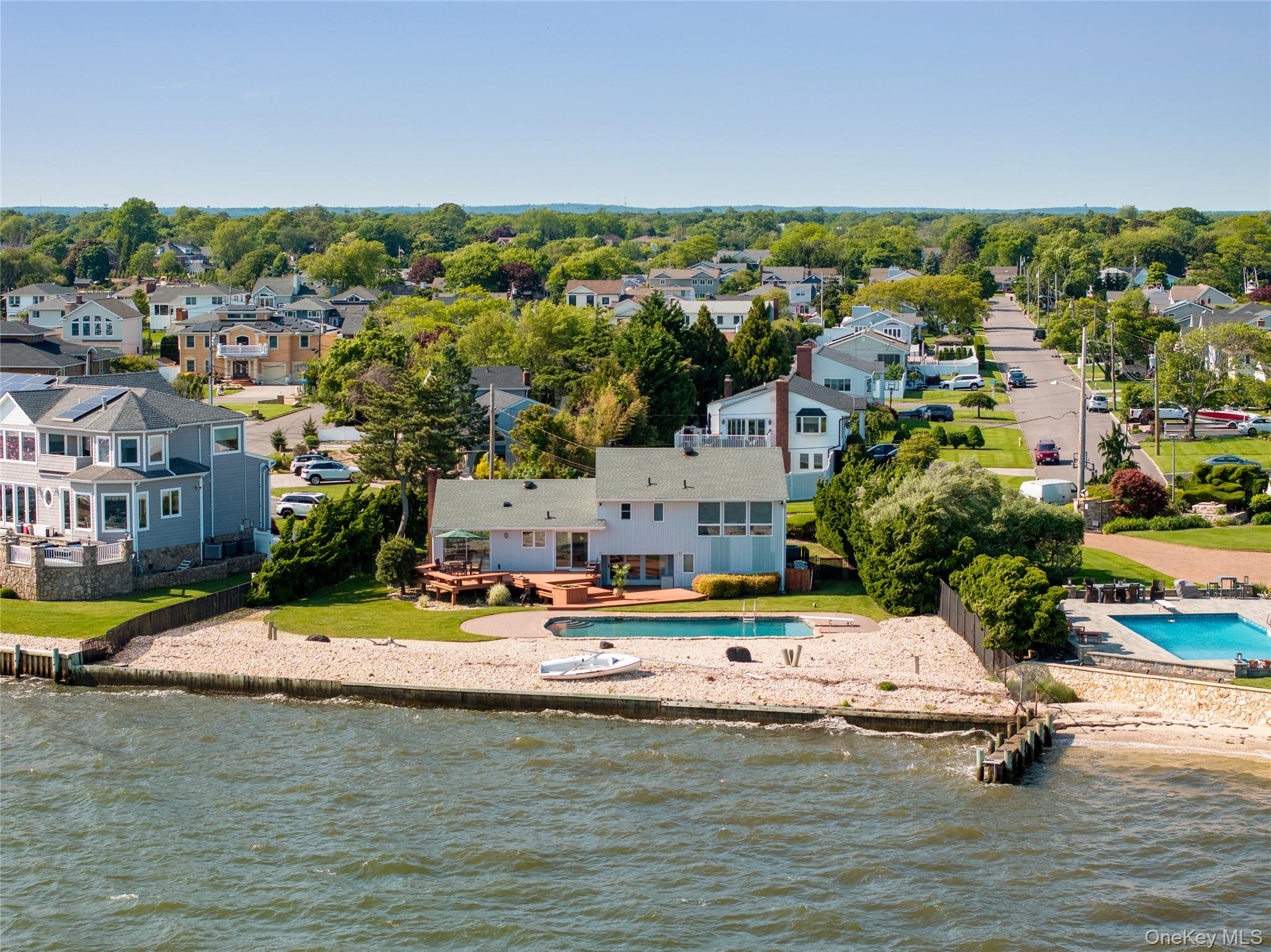 167 Secatogue Lane W, West Islip, NY 11795