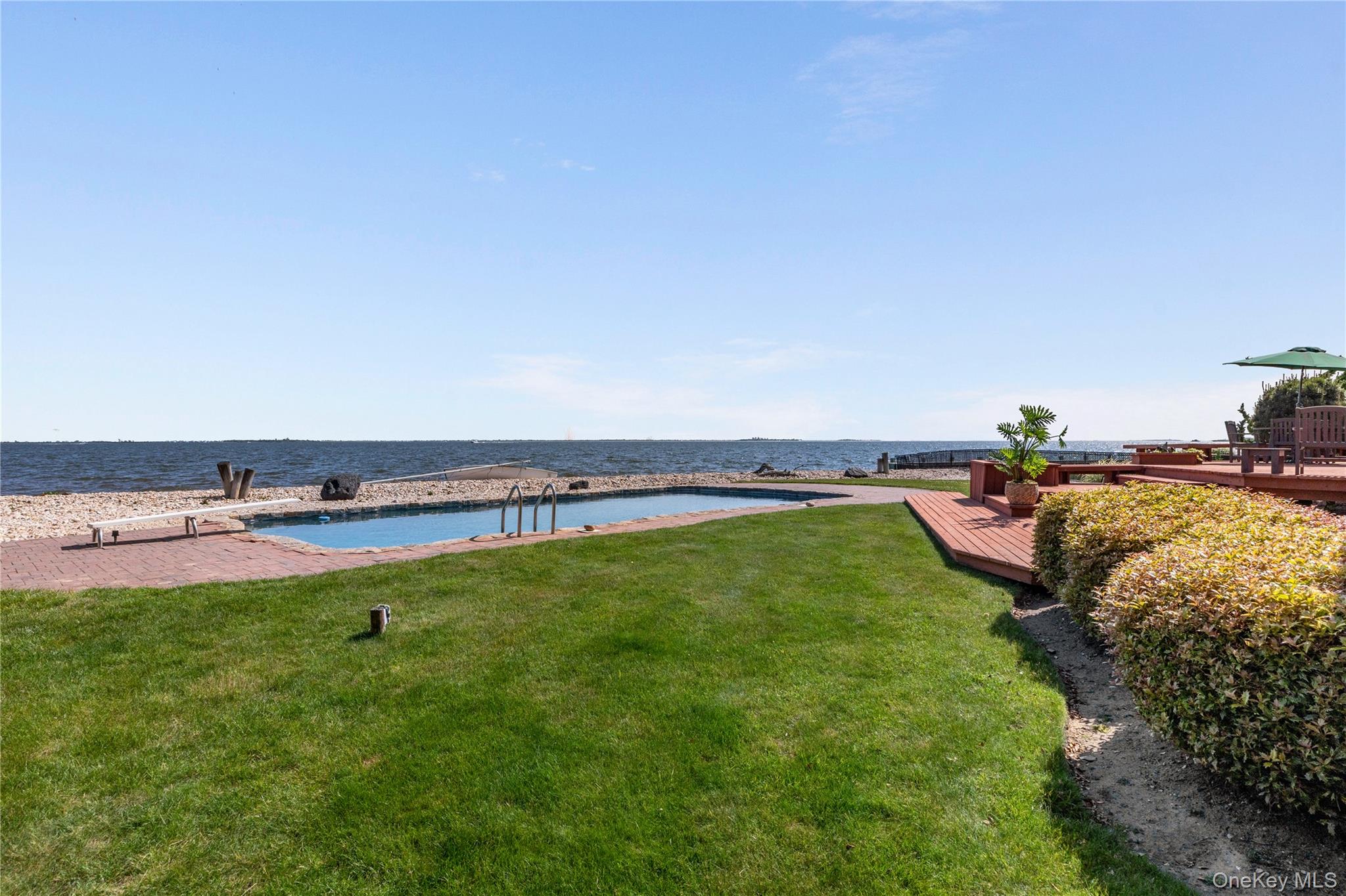 167 Secatogue Lane W, West Islip, NY 11795