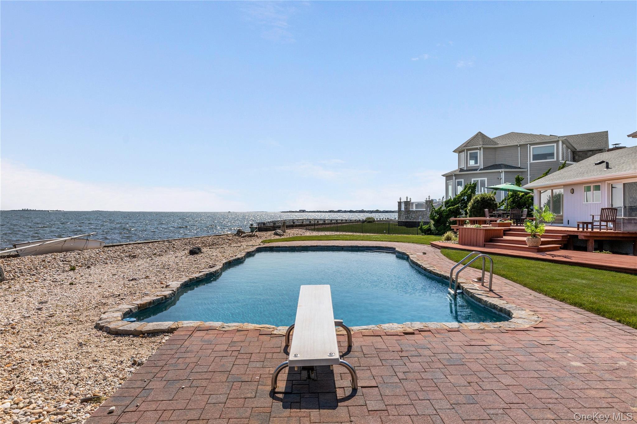 167 Secatogue Lane W, West Islip, NY 11795