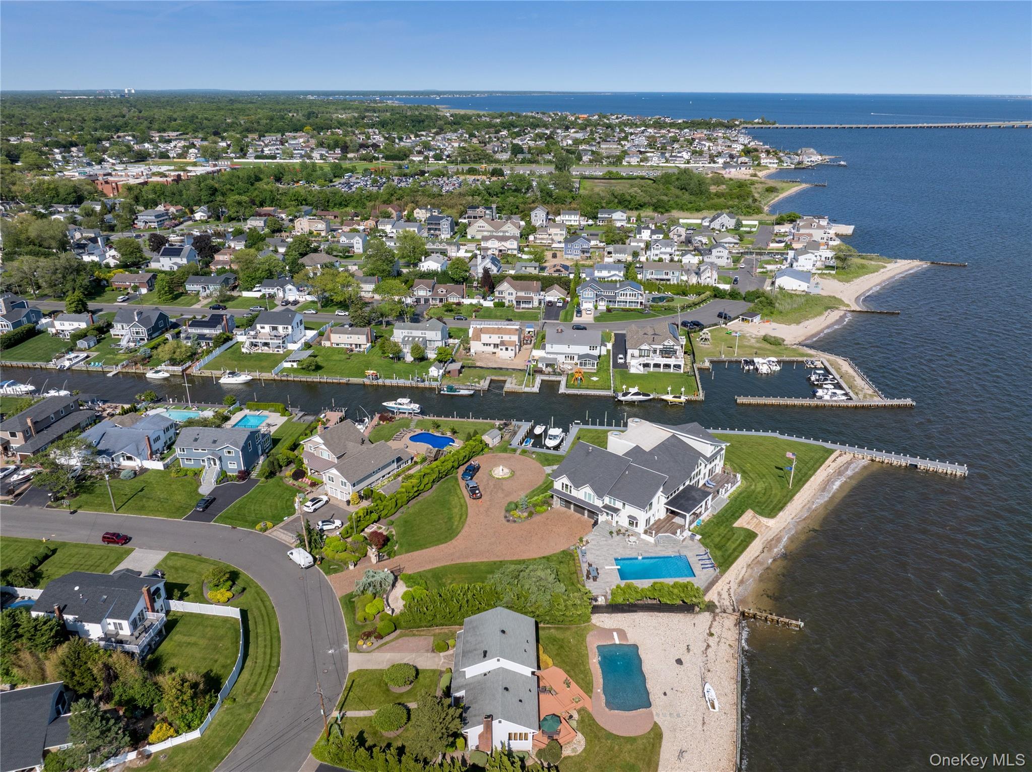 167 Secatogue Lane W, West Islip, NY 11795