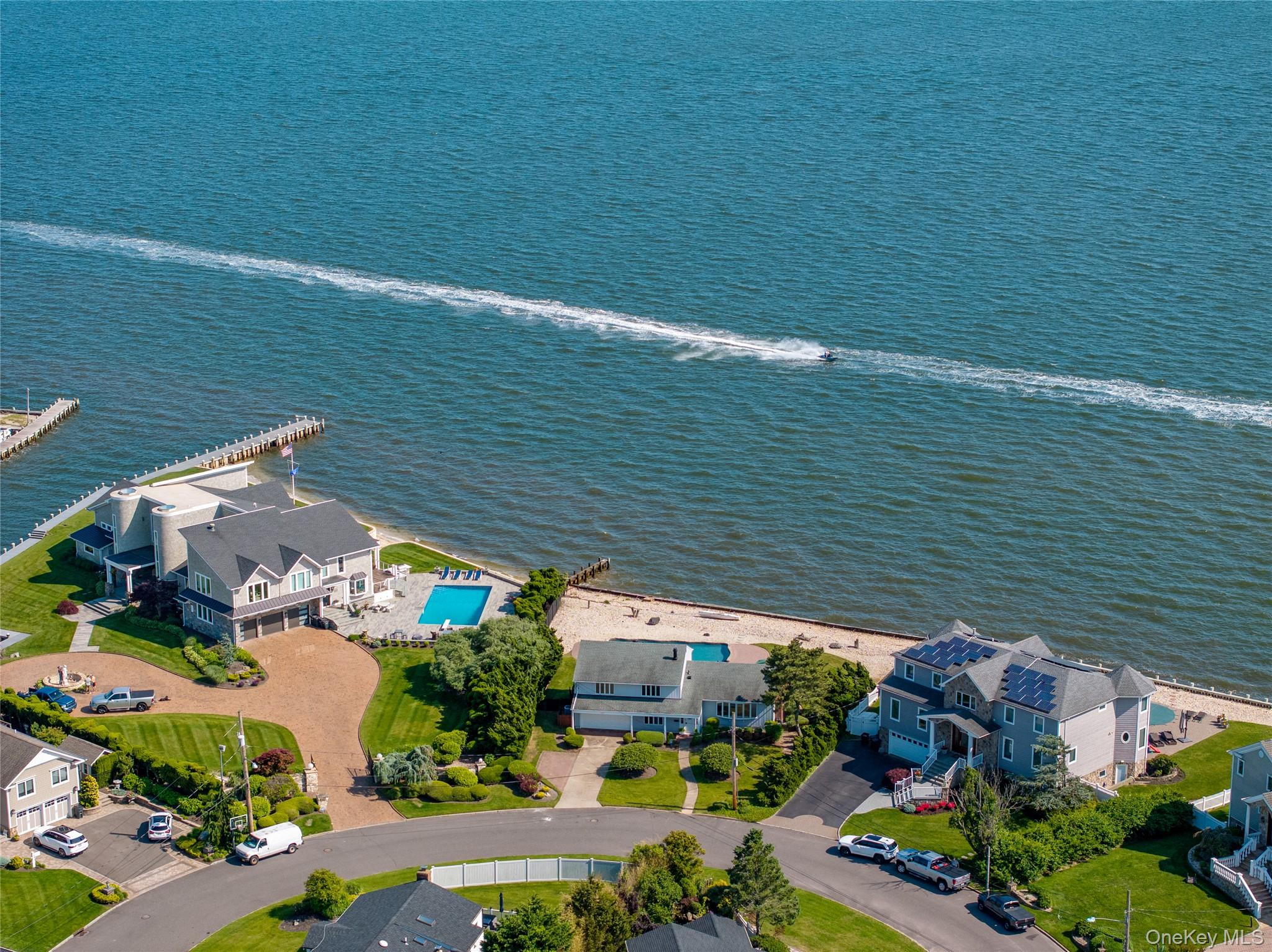 167 Secatogue Lane W, West Islip, NY 11795