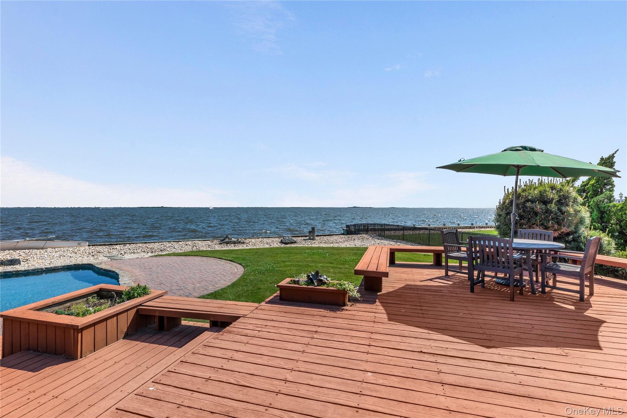 167 Secatogue Lane W, West Islip, NY 11795