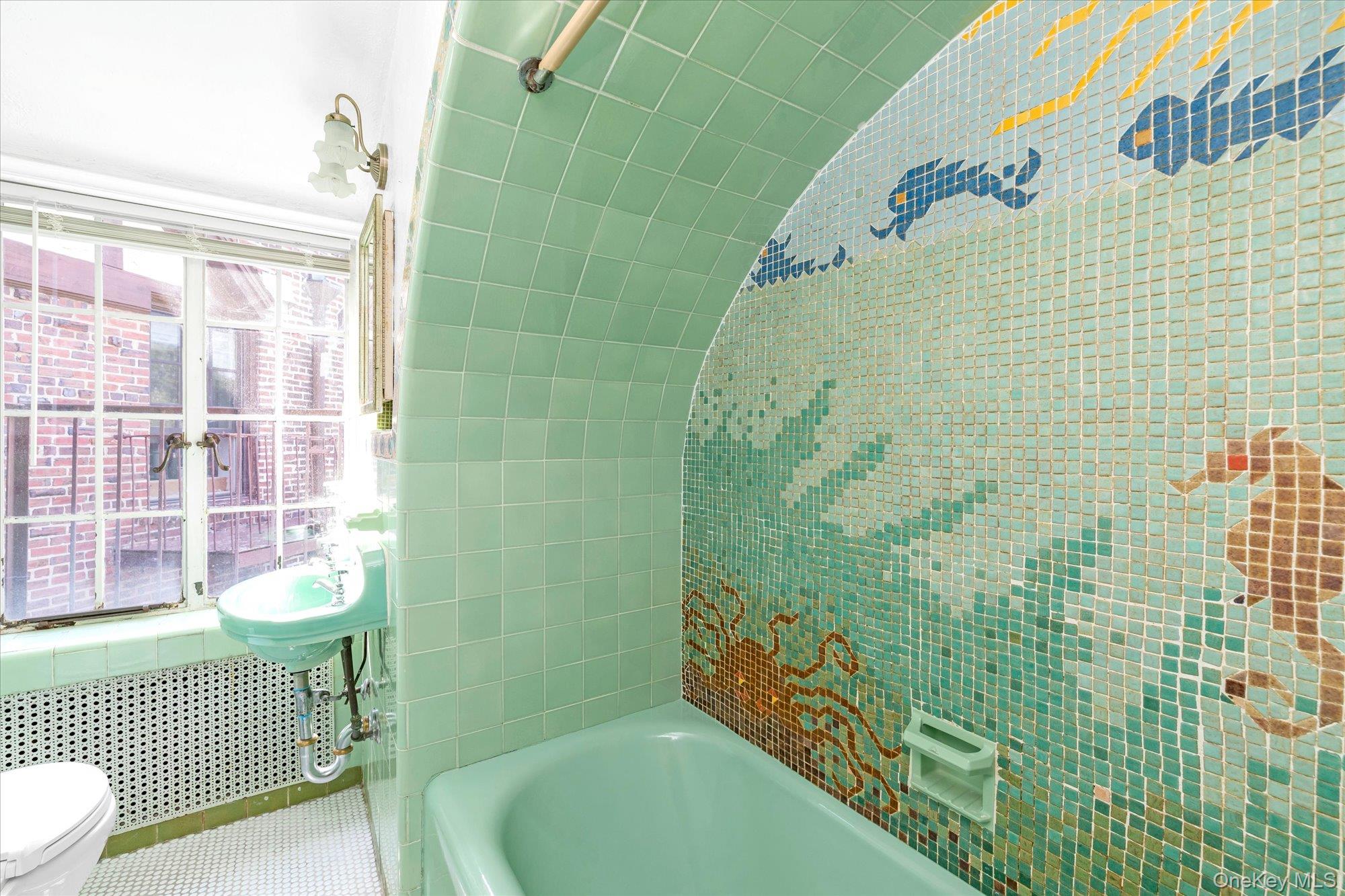 38-30 Douglaston Parkway # H4, Douglaston, NY 11363