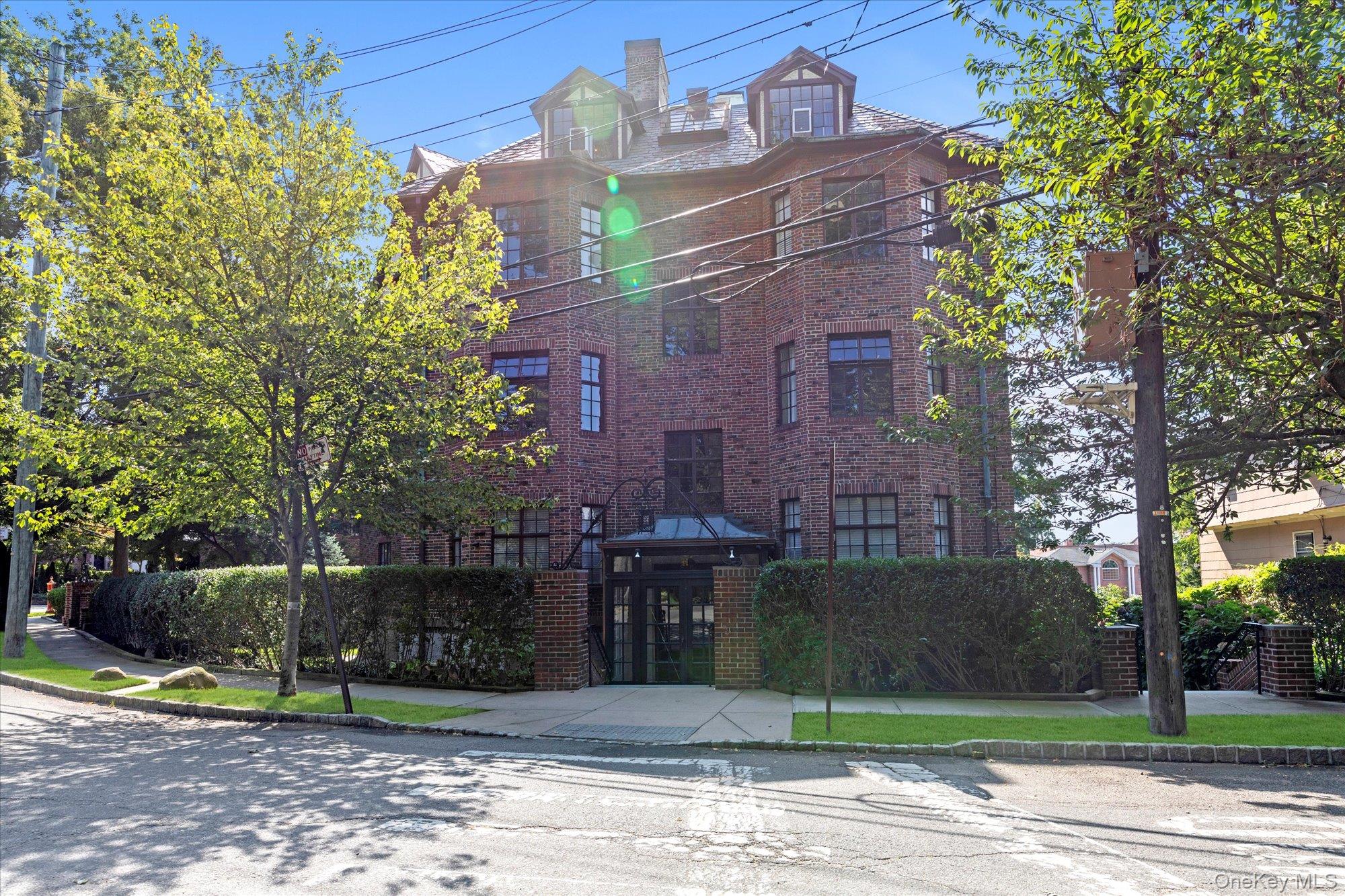 38-30 Douglaston Parkway # H4, Douglaston, NY 11363