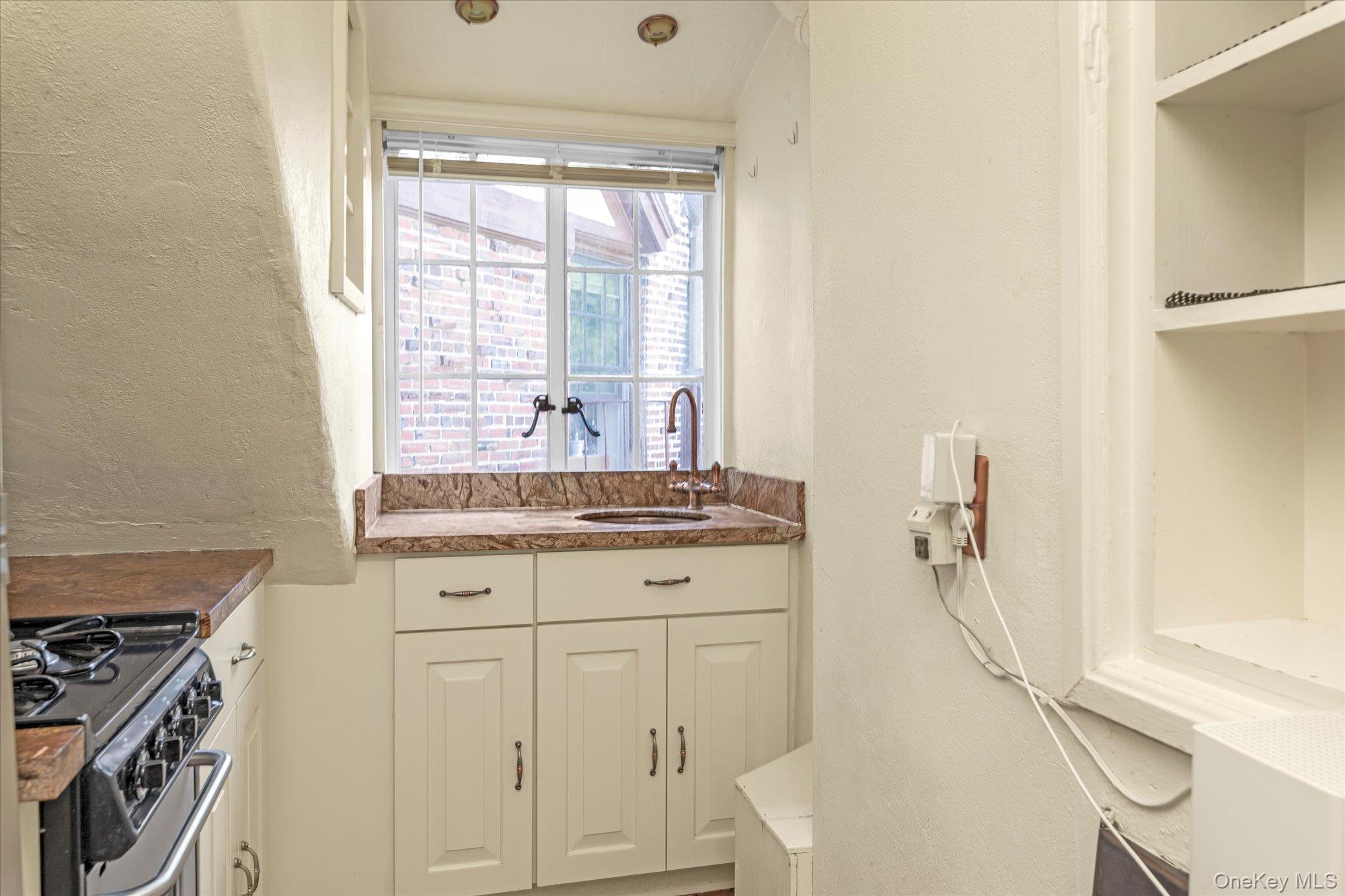 38-30 Douglaston Parkway # H4, Douglaston, NY 11363